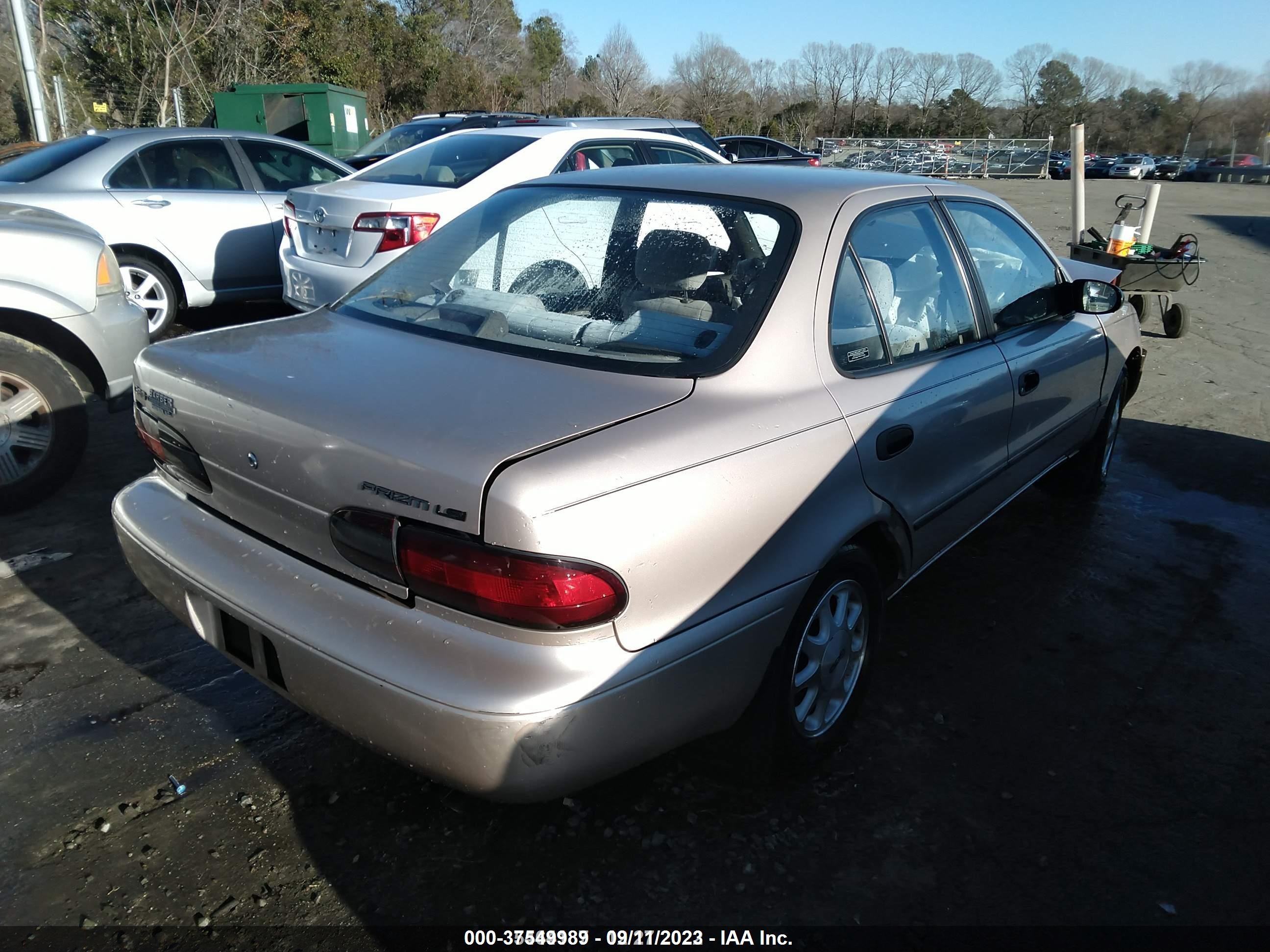 Photo 3 VIN: 1Y1SK5281SZ071740 - GEO PRIZM 