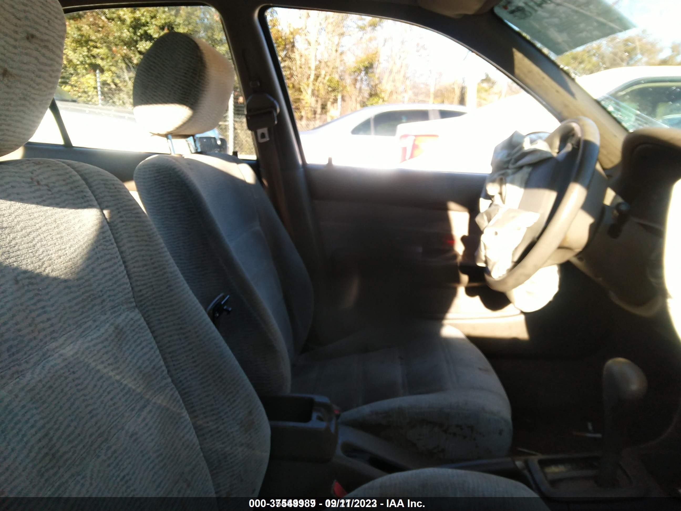 Photo 4 VIN: 1Y1SK5281SZ071740 - GEO PRIZM 