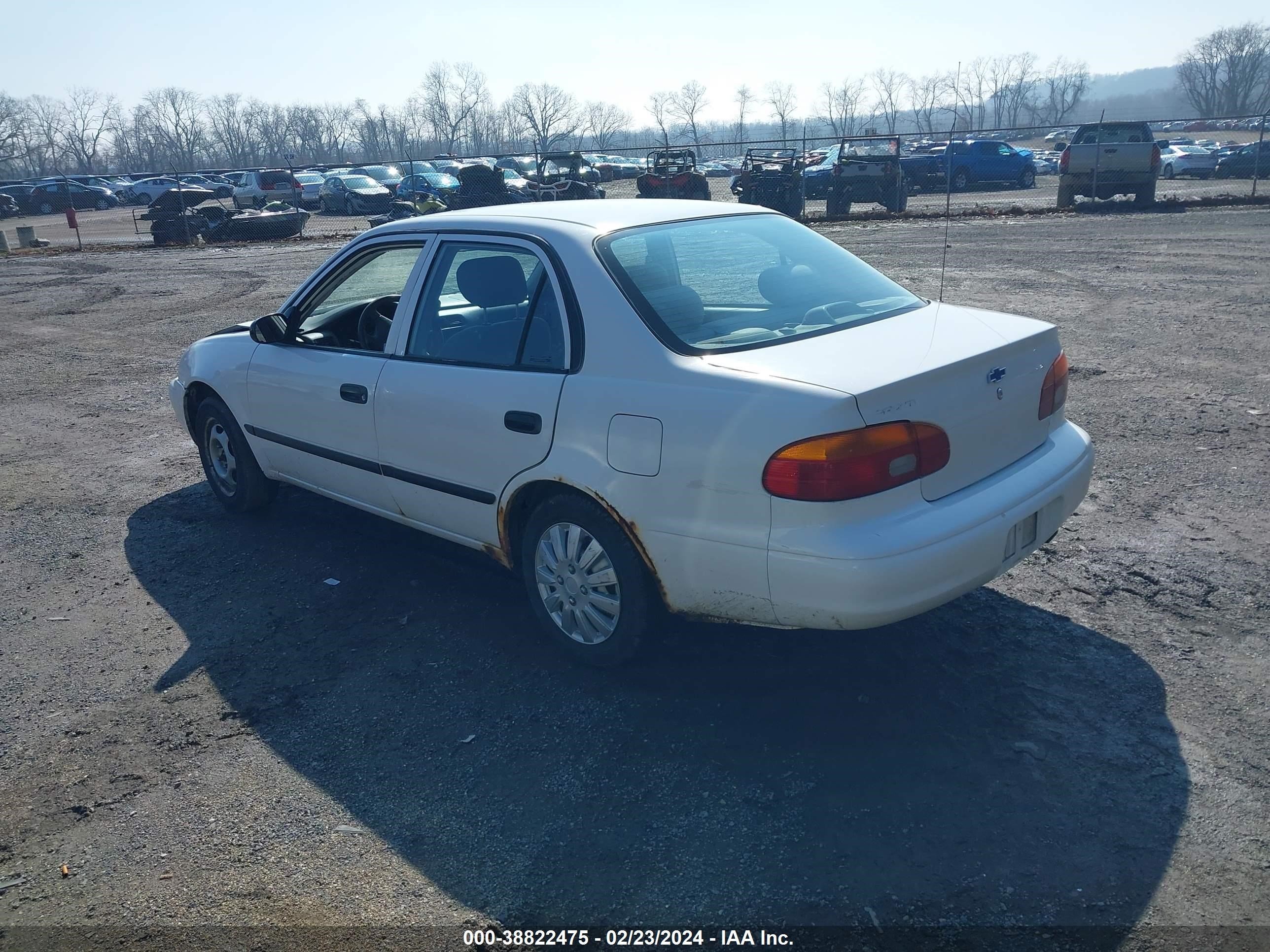 Photo 2 VIN: 1Y1SK5282YZ425001 - CHEVROLET PRIZM 