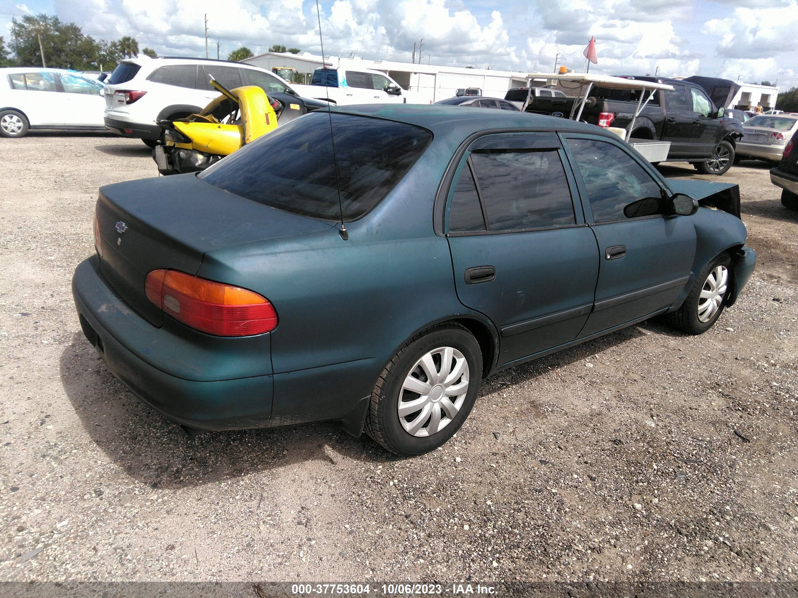 Photo 3 VIN: 1Y1SK5285YZ430841 - CHEVROLET PRIZM 