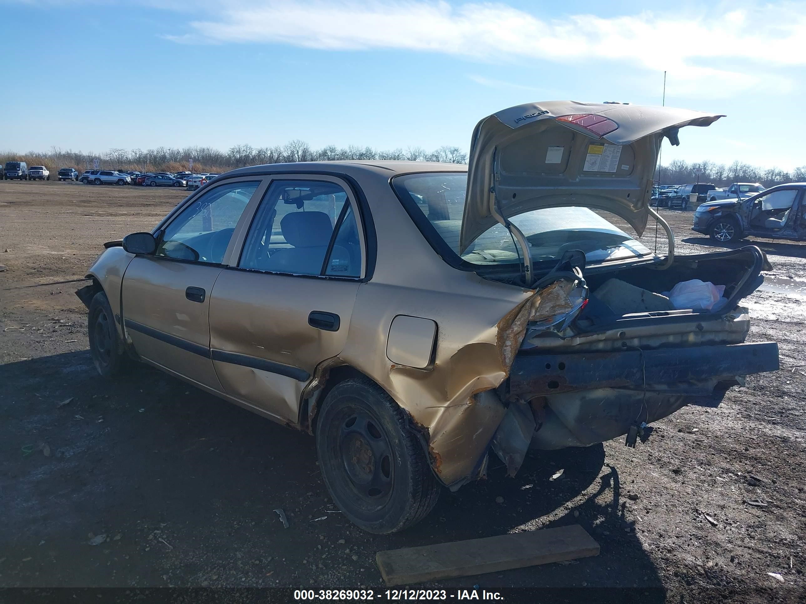 Photo 2 VIN: 1Y1SK5285YZ437448 - CHEVROLET PRIZM 