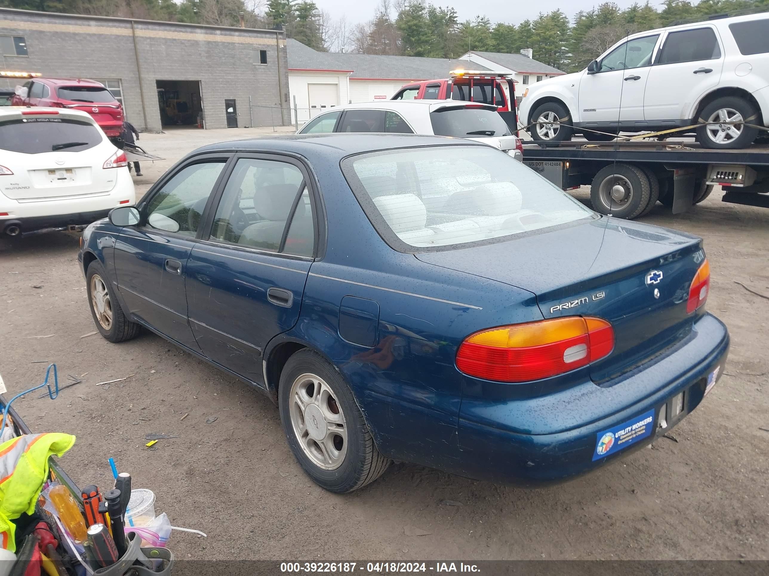 Photo 2 VIN: 1Y1SK52871Z437702 - CHEVROLET PRIZM 