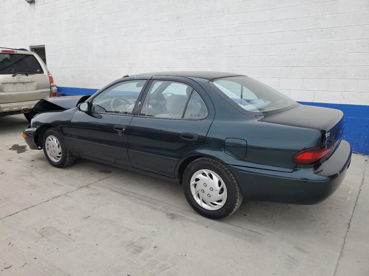 Photo 1 VIN: 1Y1SK528XVZ443015 - GEO PRIZM 