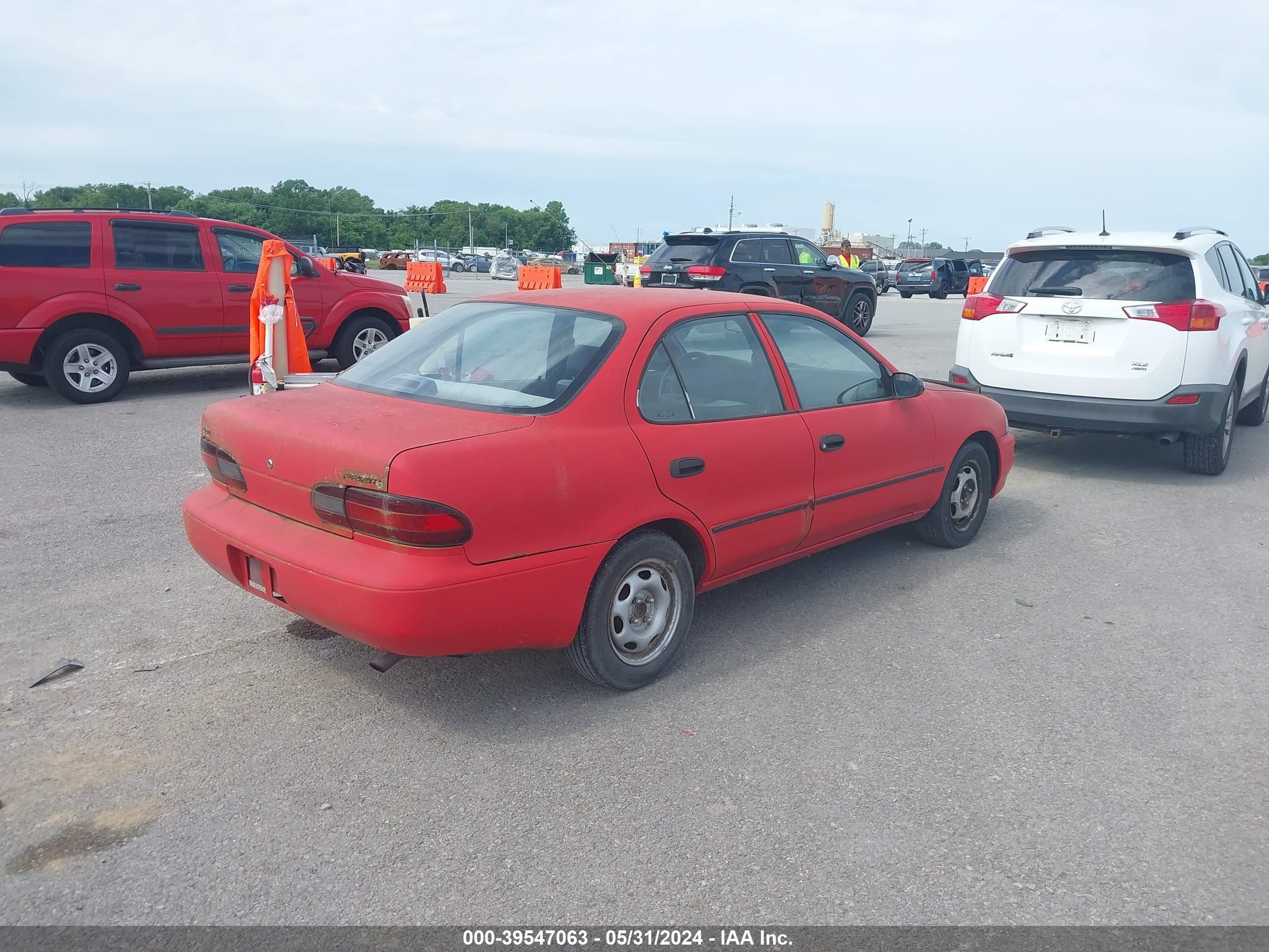 Photo 3 VIN: 1Y1SK5362PZ028982 - GEO PRIZM 