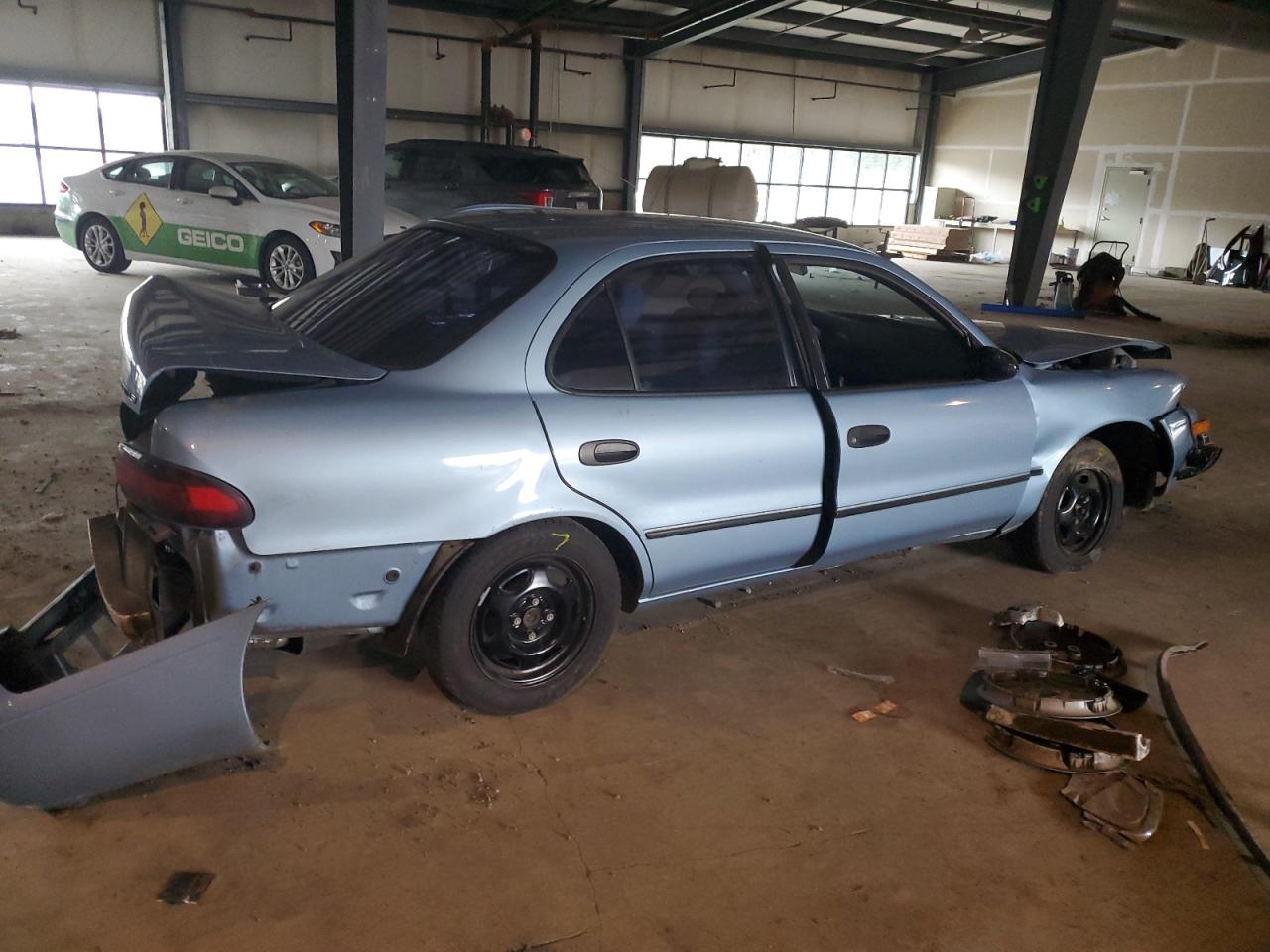 Photo 2 VIN: 1Y1SK5364PZ003047 - GEO PRIZM 