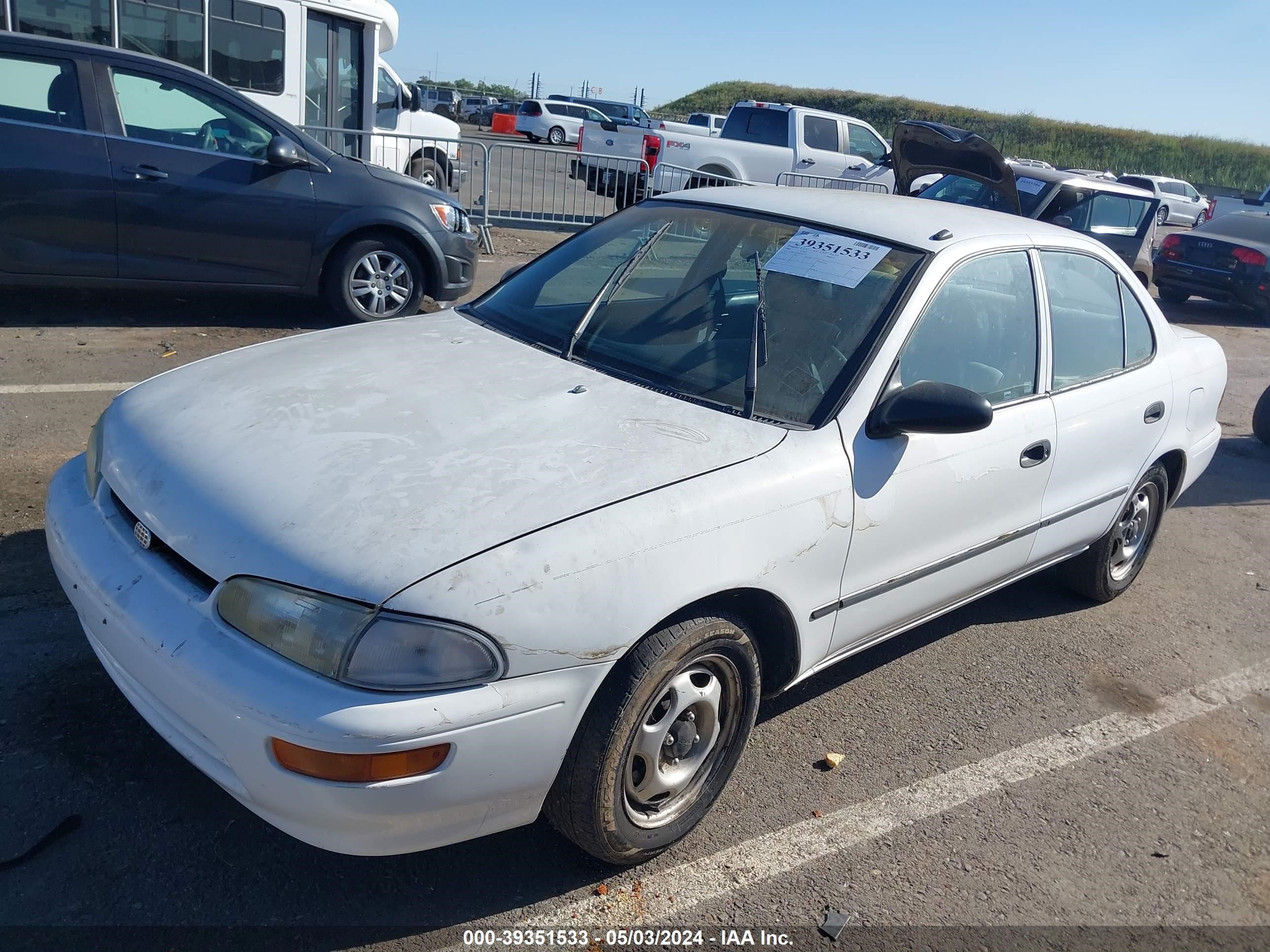 Photo 1 VIN: 1Y1SK5367RZ038555 - GEO PRIZM 