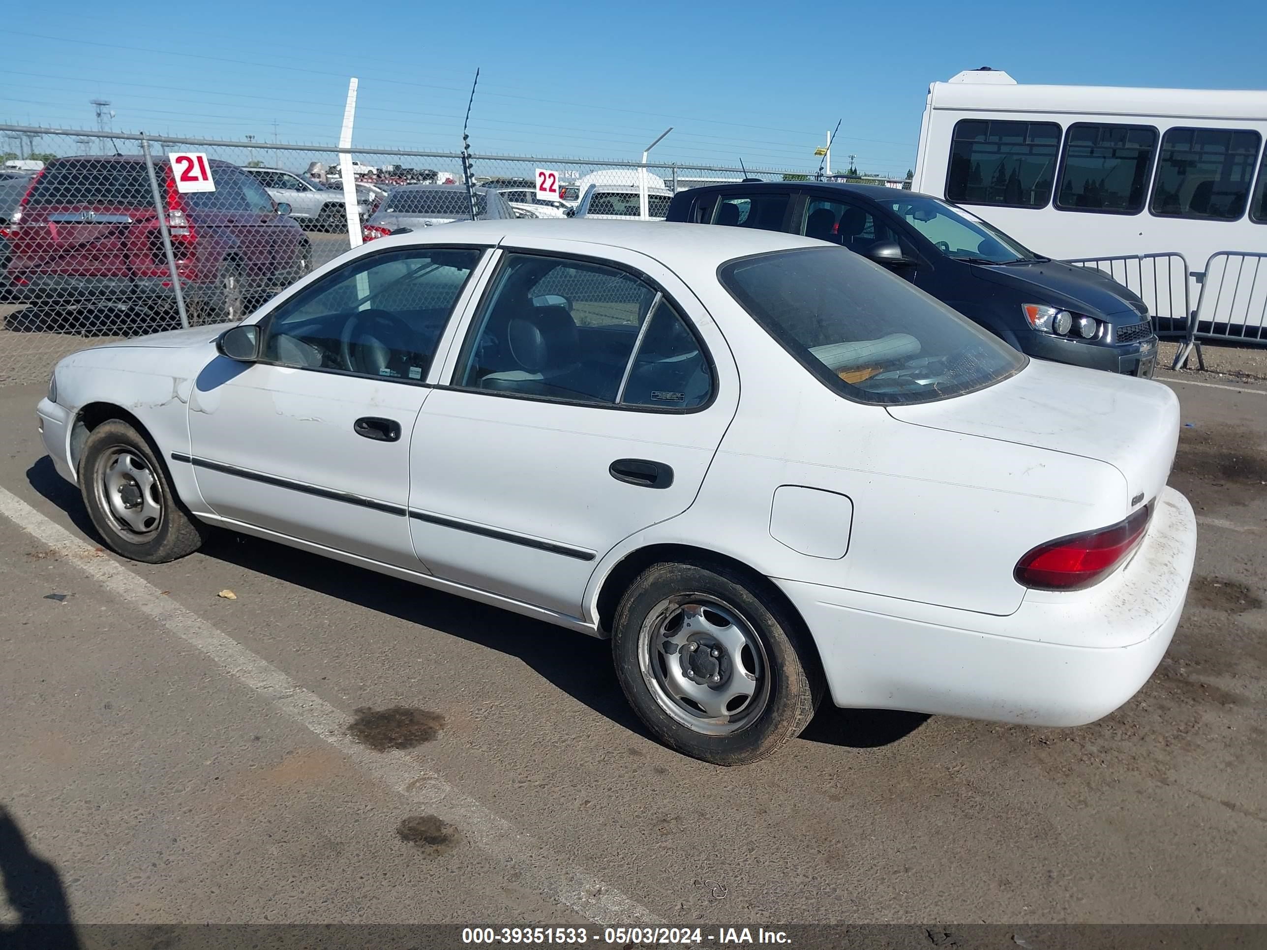 Photo 2 VIN: 1Y1SK5367RZ038555 - GEO PRIZM 