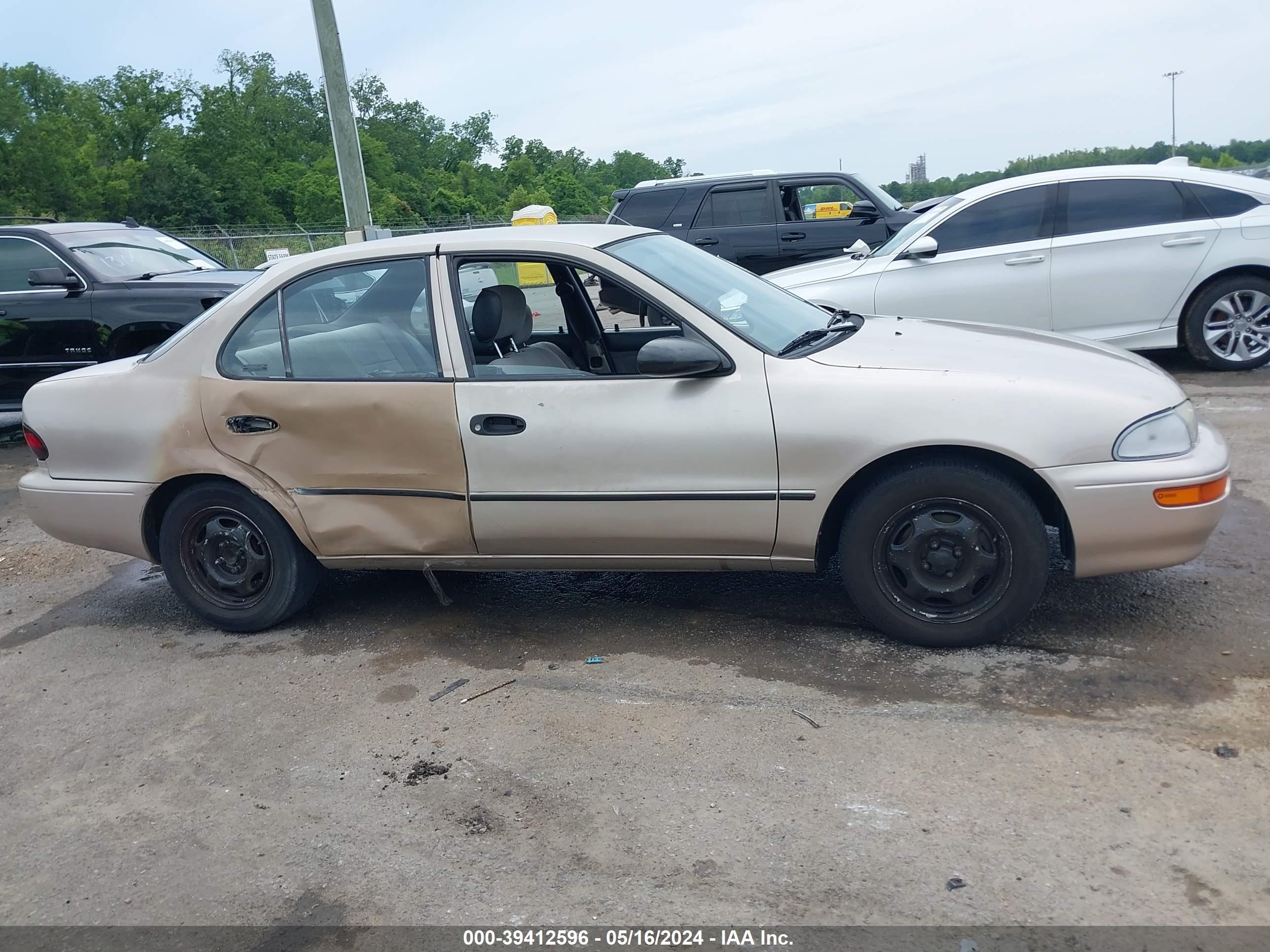 Photo 12 VIN: 1Y1SK5368RZ040525 - GEO PRIZM 