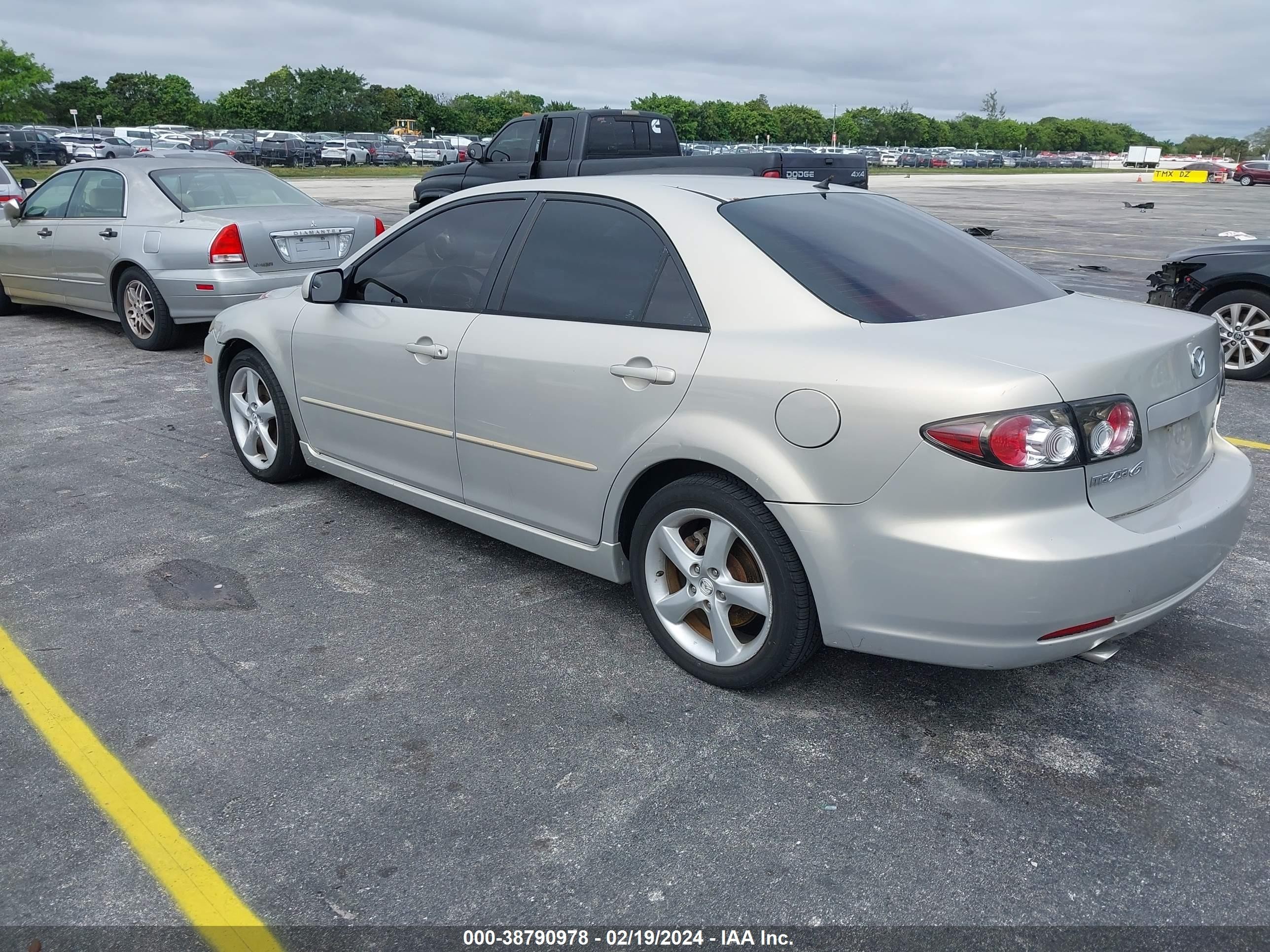 Photo 2 VIN: 1YUWH80275M129722 - MAZDA 6 