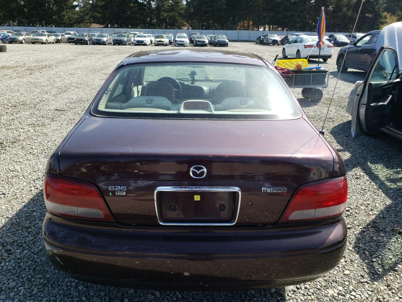 Photo 5 VIN: 1YVGF22CXW5779137 - MAZDA 626 