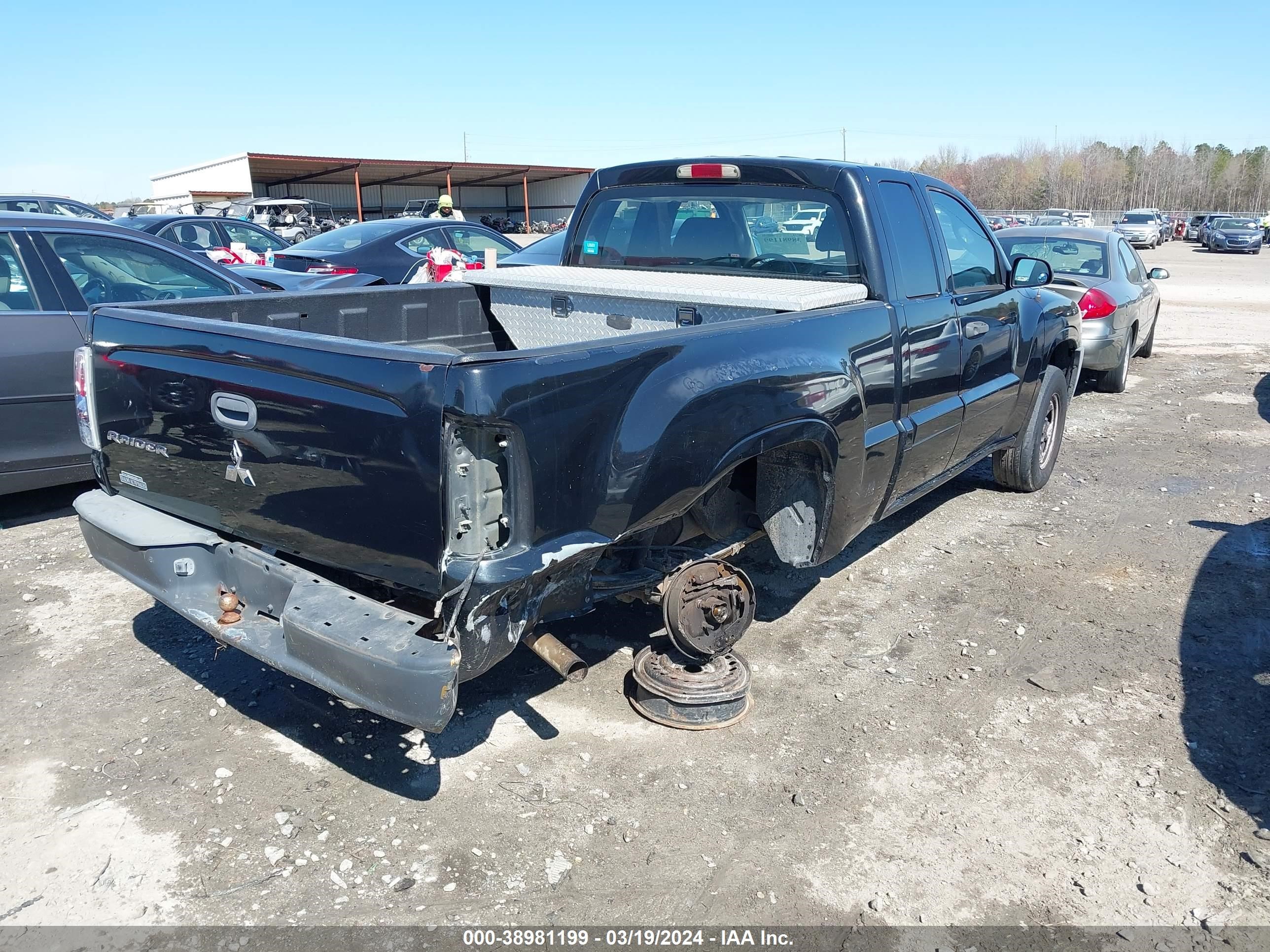 Photo 3 VIN: 1Z7HC22K58S619735 - MITSUBISHI RAIDER 