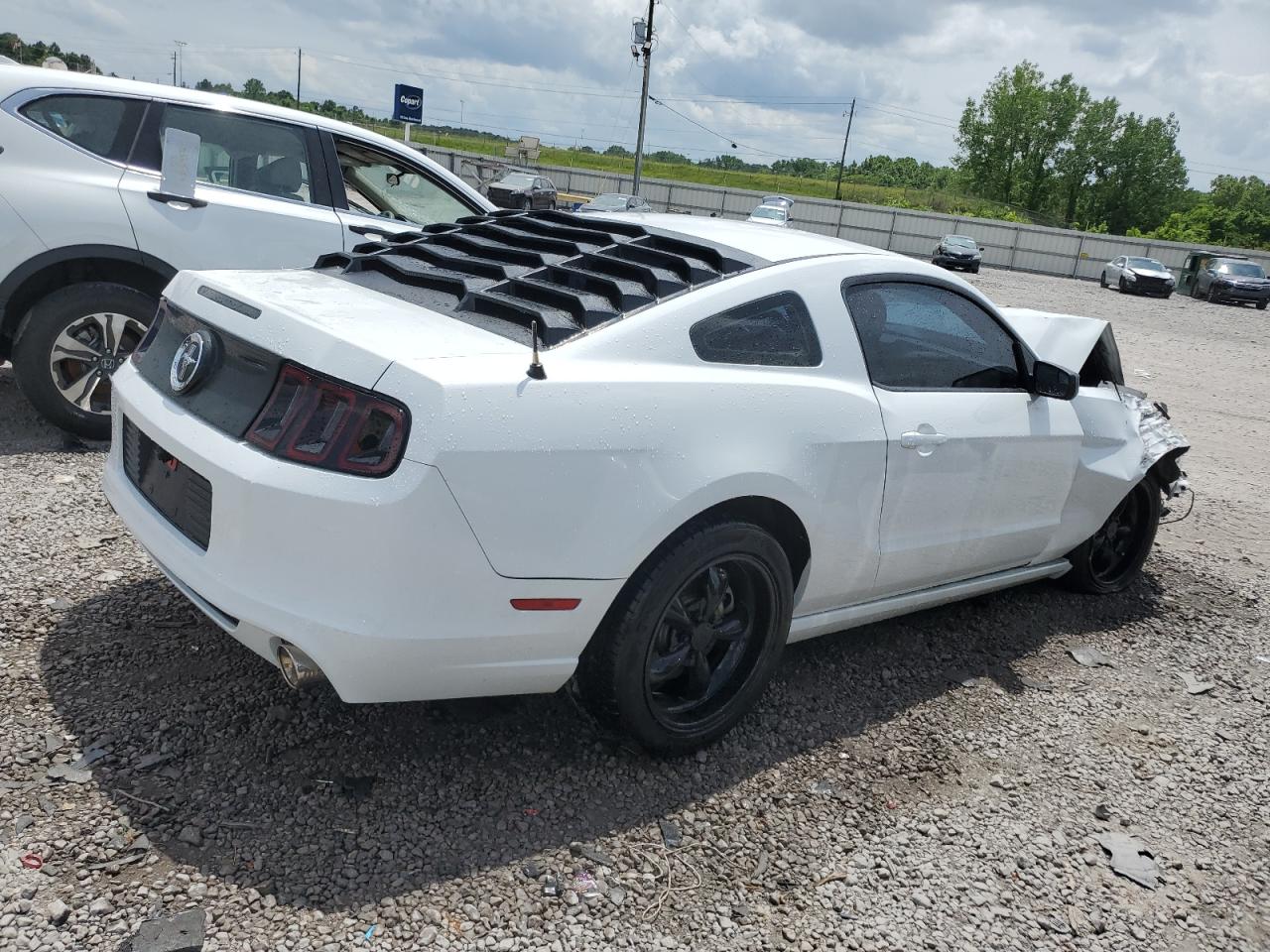 Photo 2 VIN: 1ZVBP8AM2E5220932 - FORD MUSTANG 