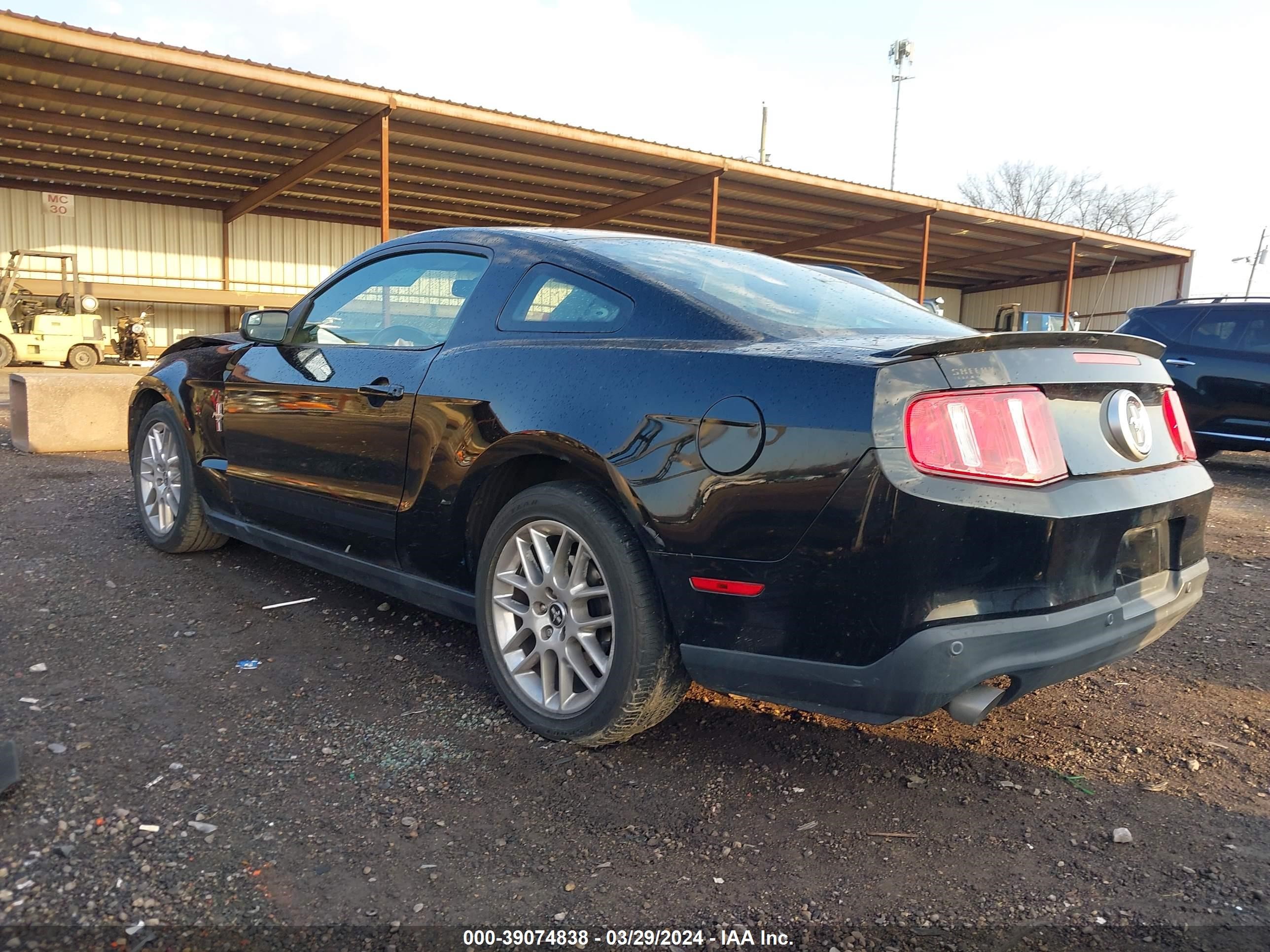 Photo 2 VIN: 1ZVBP8AM3C5209337 - FORD MUSTANG 