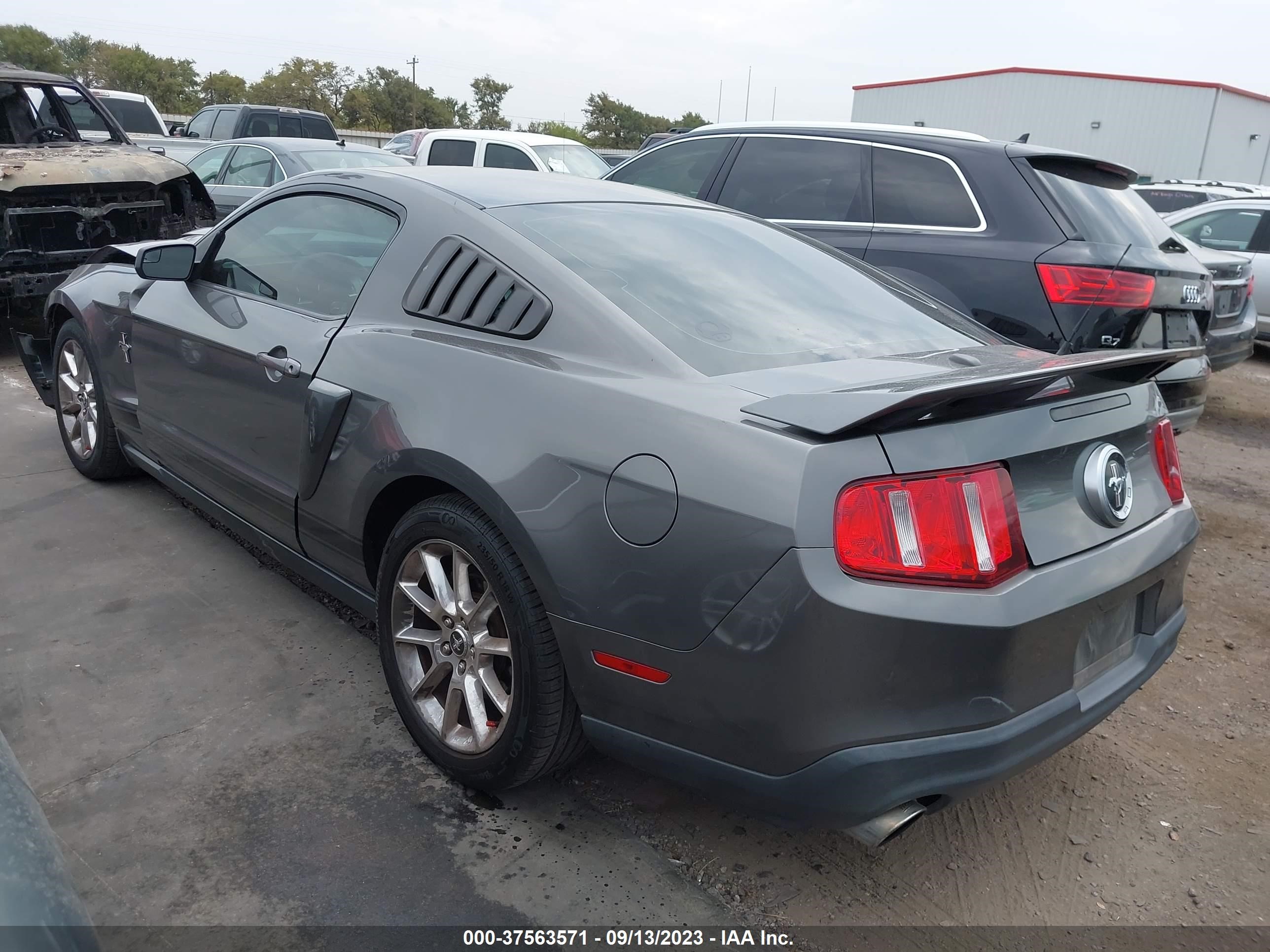 Photo 2 VIN: 1ZVBP8AM4B5154802 - FORD MUSTANG 