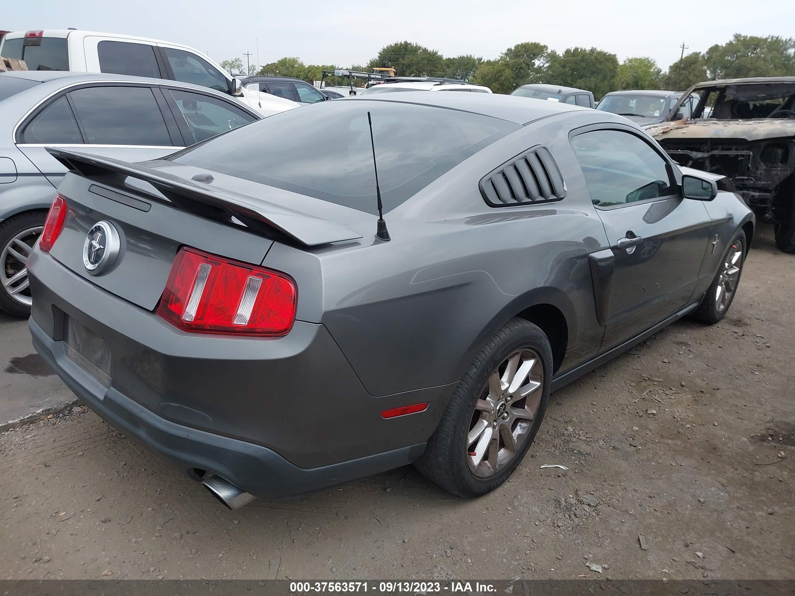 Photo 3 VIN: 1ZVBP8AM4B5154802 - FORD MUSTANG 