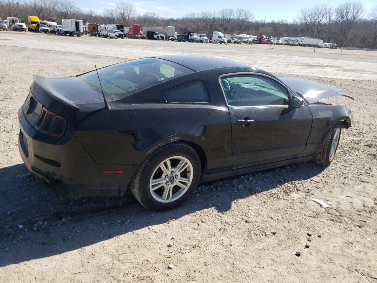 Photo 2 VIN: 1ZVBP8AM4D5232479 - FORD MUSTANG 