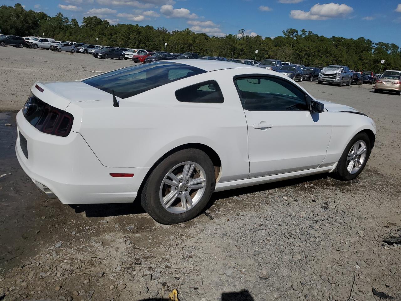 Photo 2 VIN: 1ZVBP8AM4E5334172 - FORD MUSTANG 