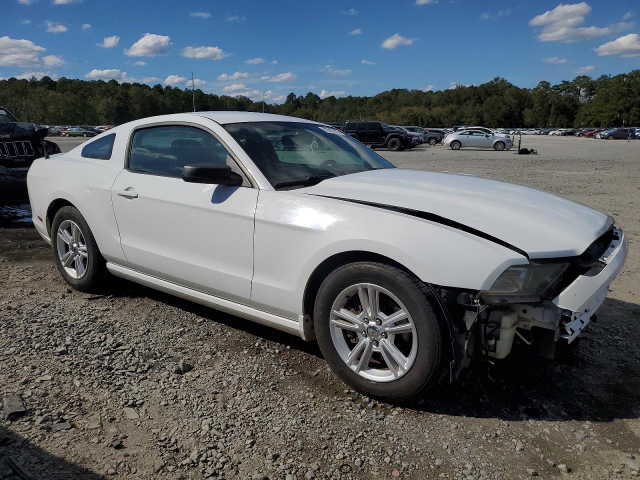 Photo 3 VIN: 1ZVBP8AM4E5334172 - FORD MUSTANG 