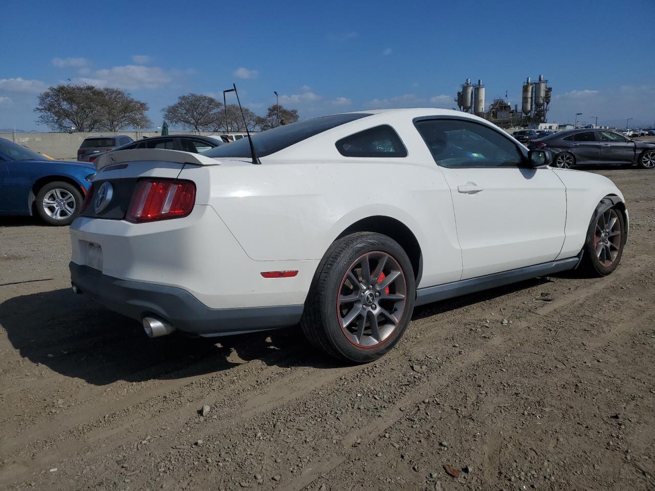 Photo 2 VIN: 1ZVBP8AM5B5165582 - FORD MUSTANG 