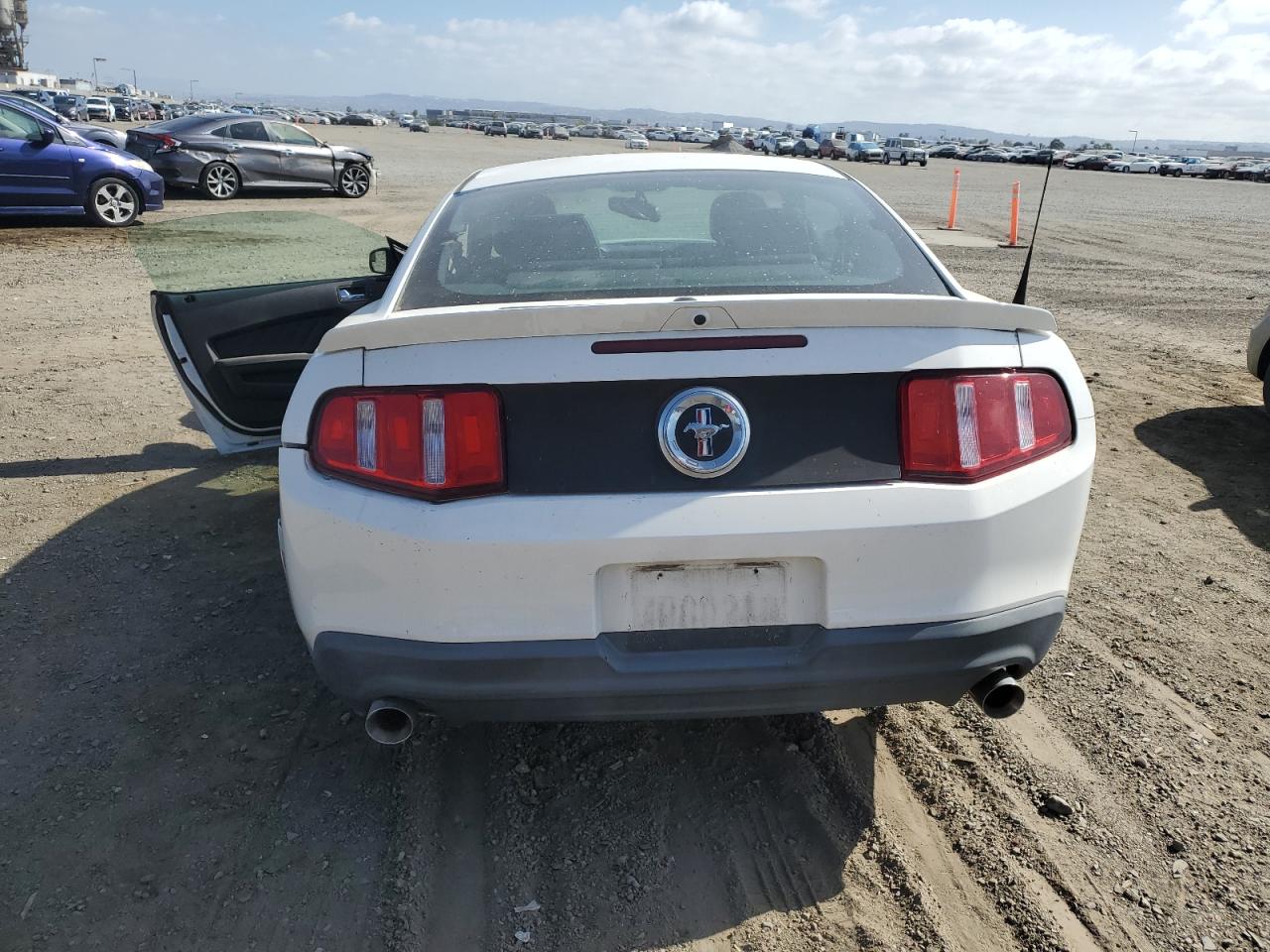 Photo 5 VIN: 1ZVBP8AM5B5165582 - FORD MUSTANG 