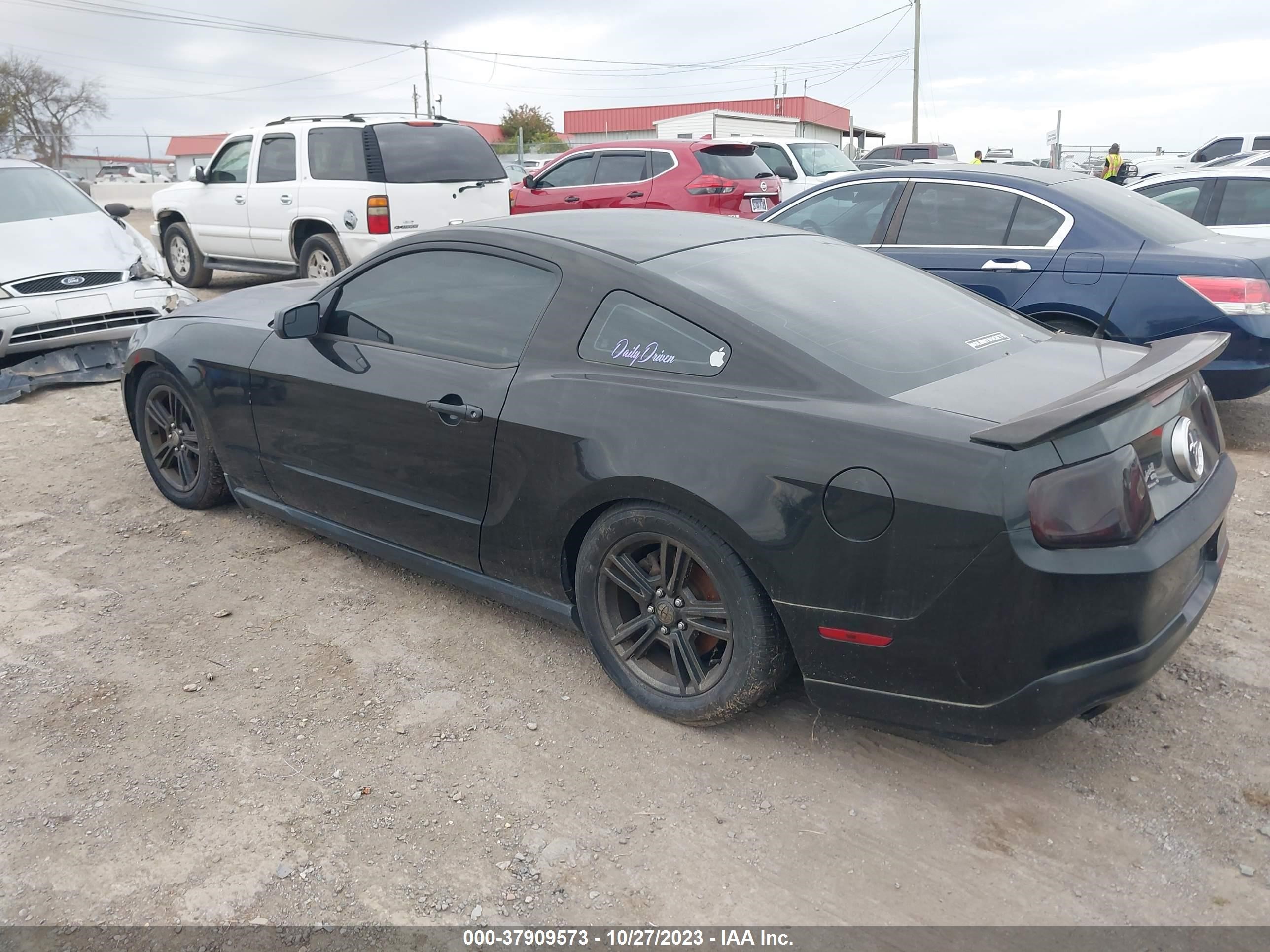 Photo 2 VIN: 1ZVBP8AM5C5211381 - FORD MUSTANG 