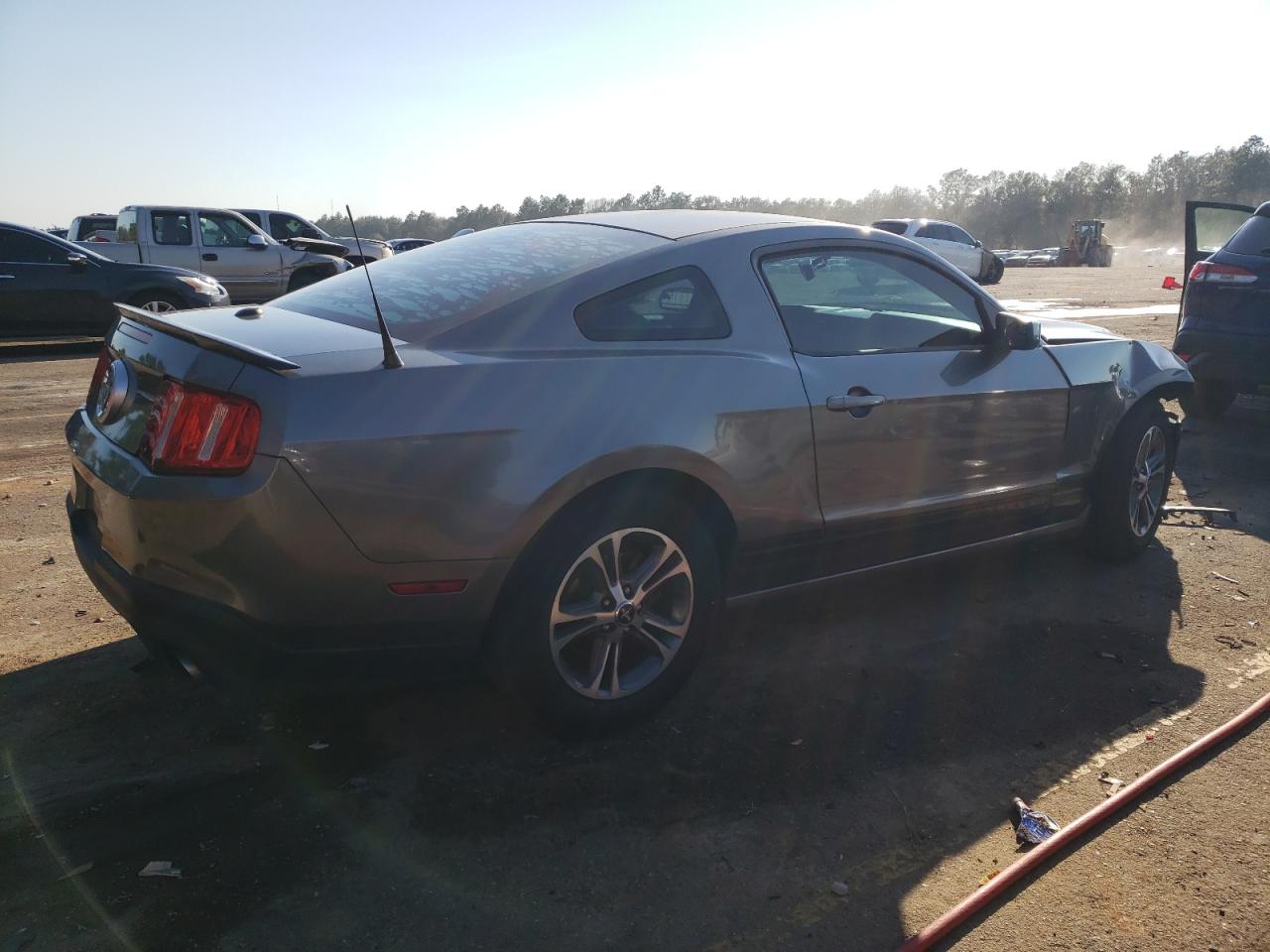 Photo 2 VIN: 1ZVBP8AM5E5206023 - FORD MUSTANG 