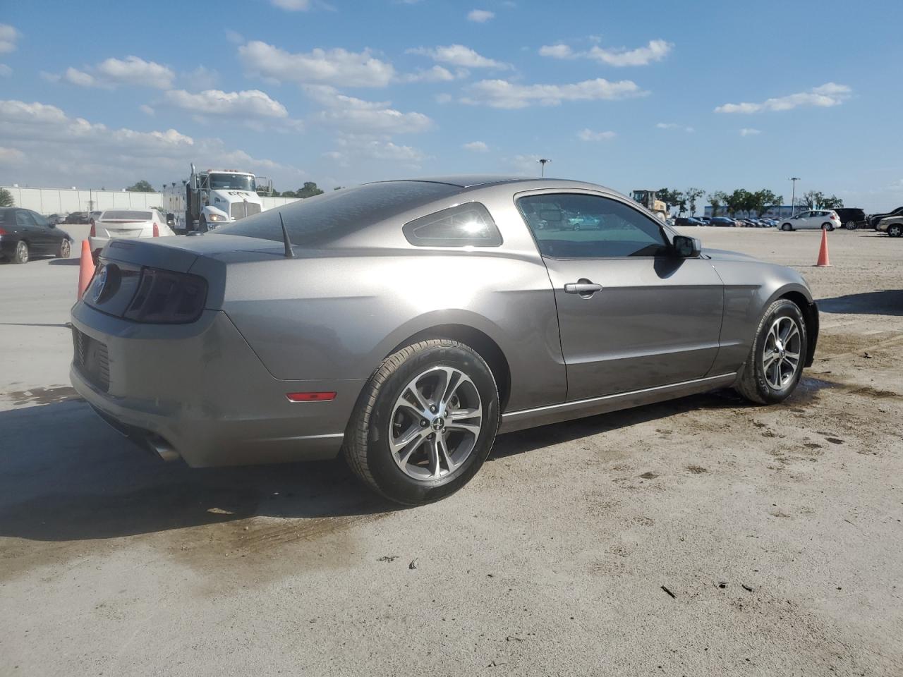 Photo 2 VIN: 1ZVBP8AM5E5302122 - FORD MUSTANG 