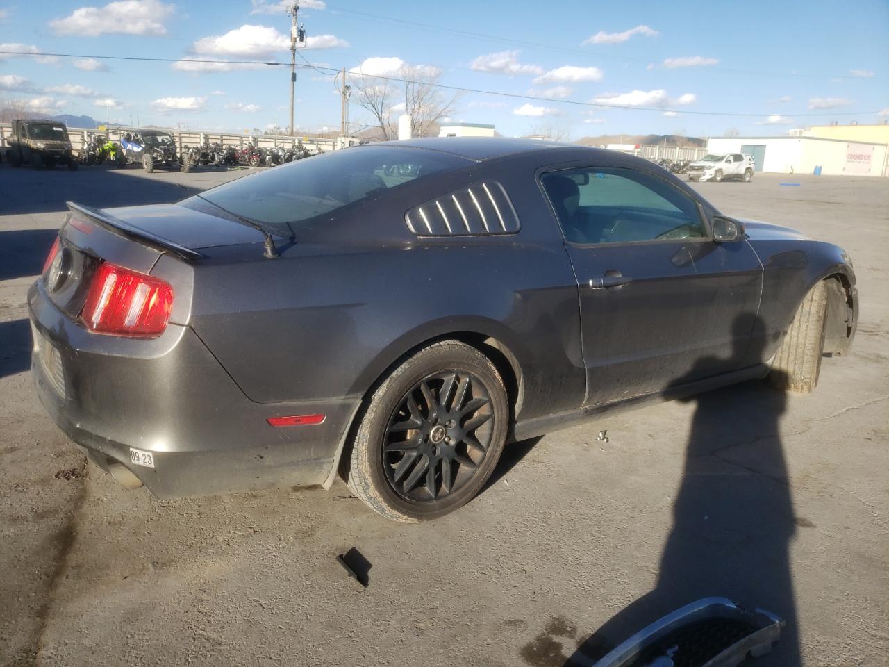 Photo 2 VIN: 1ZVBP8AM5E5325593 - FORD MUSTANG 