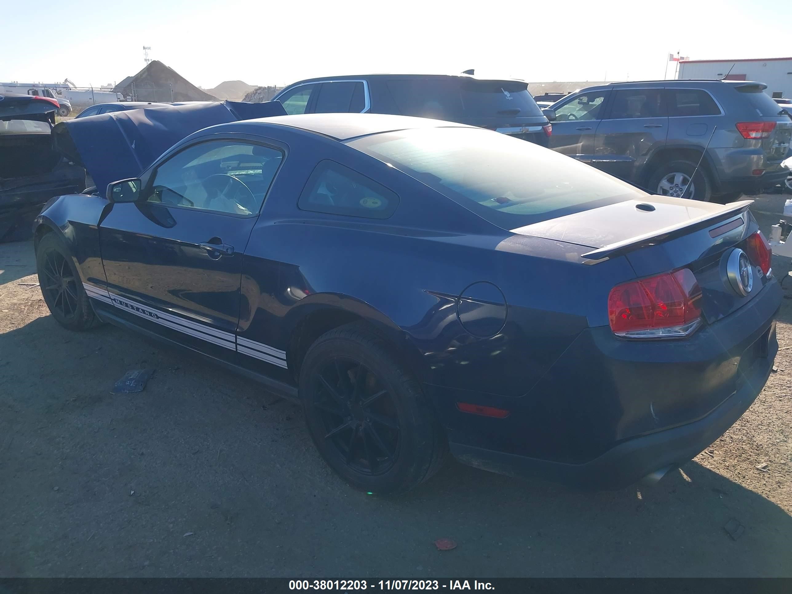 Photo 2 VIN: 1ZVBP8AM6B5121753 - FORD MUSTANG 