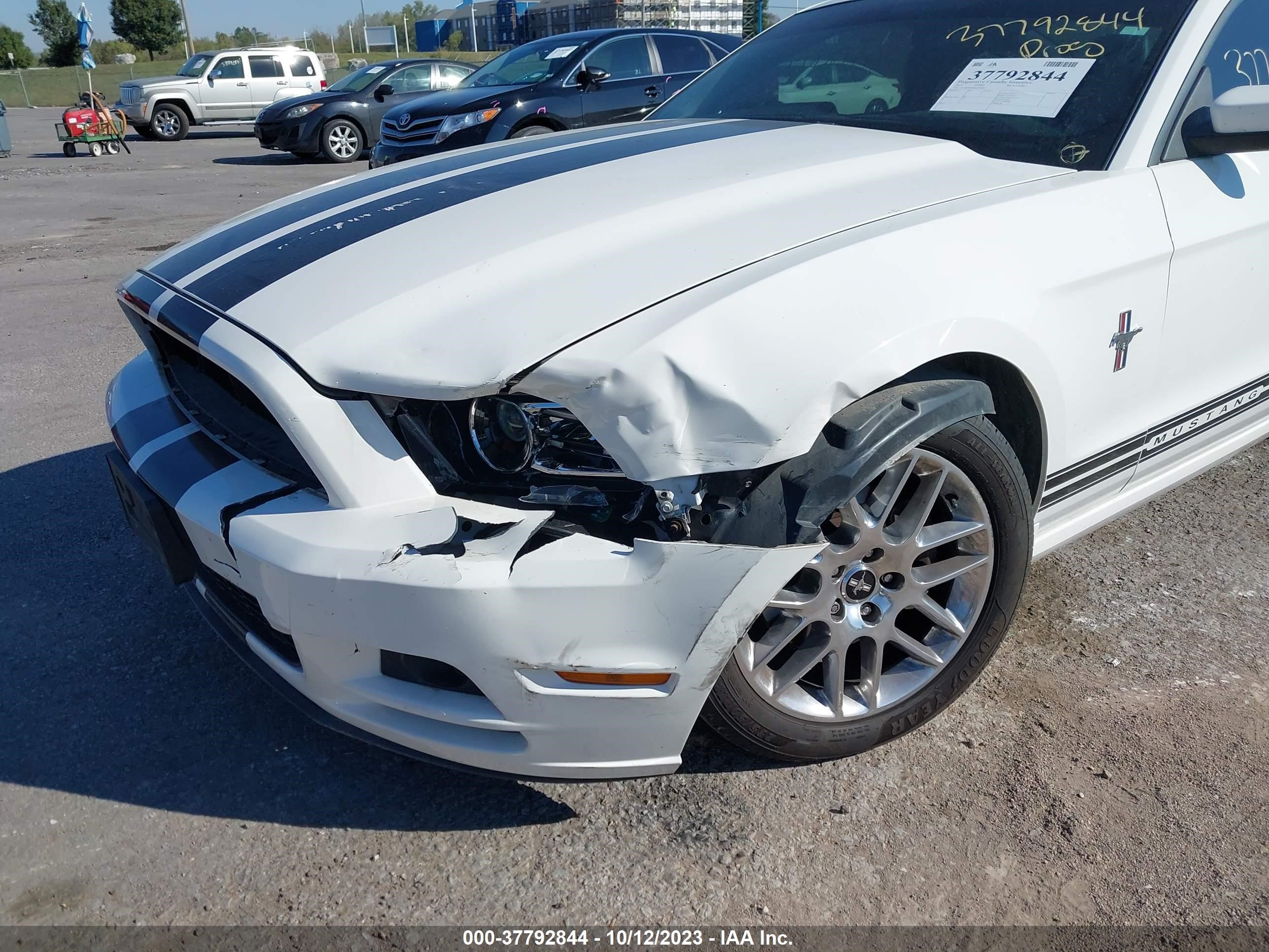 Photo 5 VIN: 1ZVBP8AM6D5200407 - FORD MUSTANG 