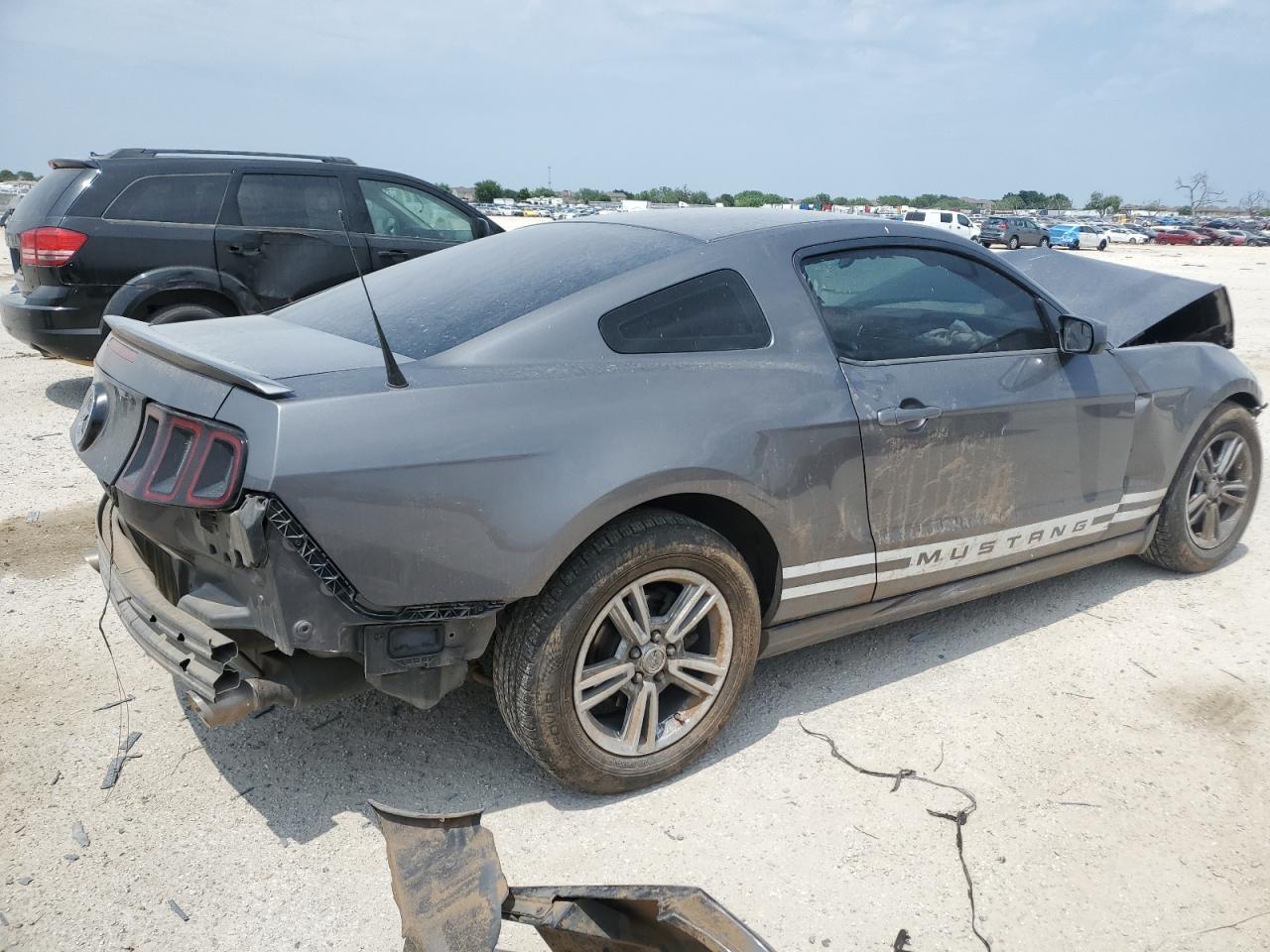 Photo 2 VIN: 1ZVBP8AM7D5282227 - FORD MUSTANG 