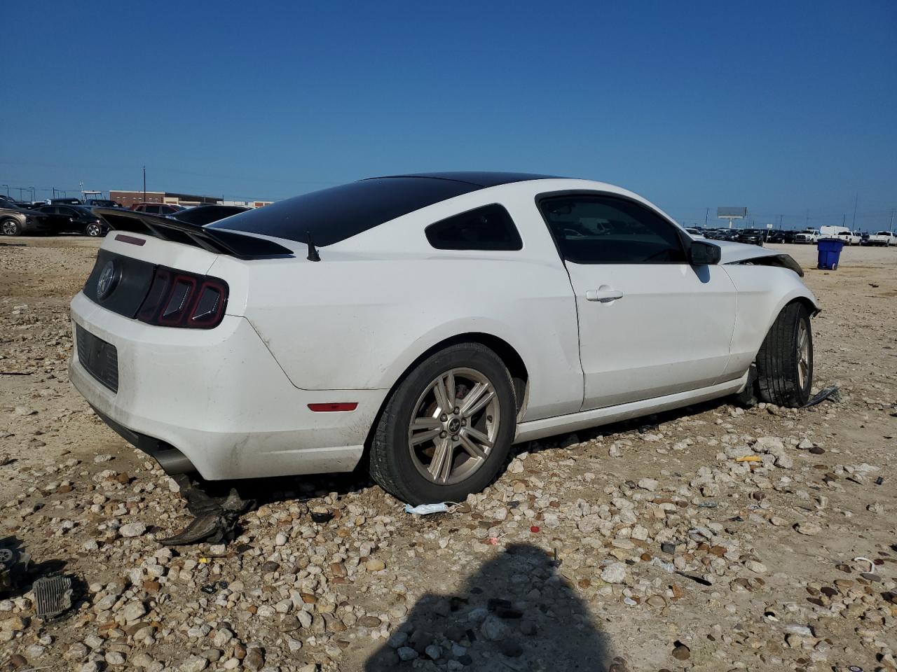 Photo 2 VIN: 1ZVBP8AM7E5258303 - FORD MUSTANG 