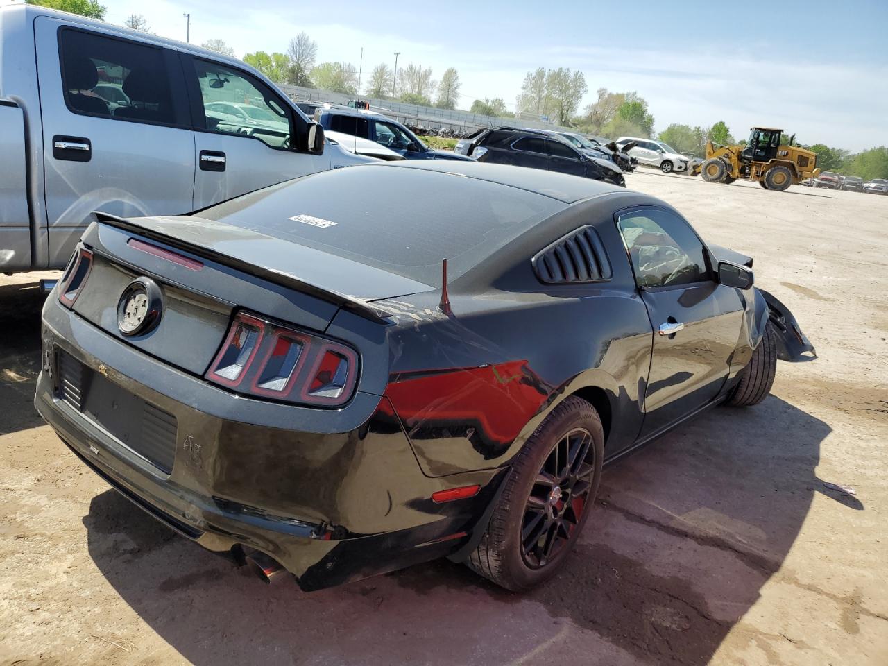 Photo 2 VIN: 1ZVBP8AM8E5226296 - FORD MUSTANG 