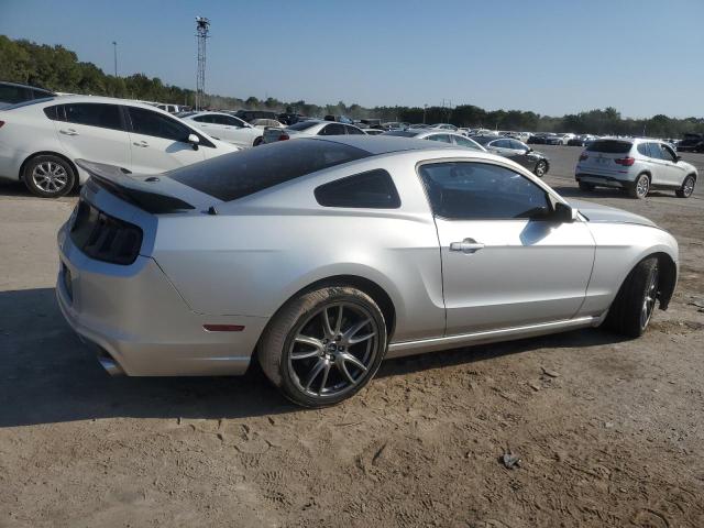 Photo 2 VIN: 1ZVBP8AM8E5236424 - FORD MUSTANG 