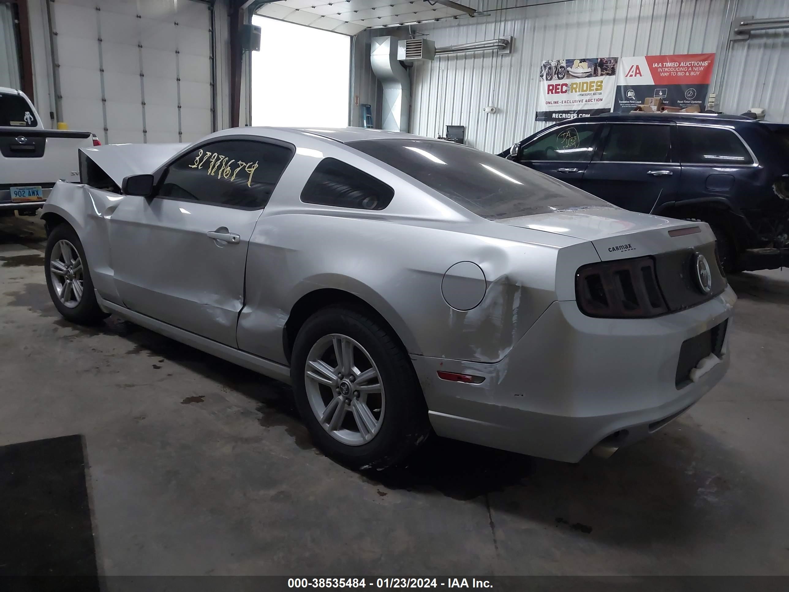 Photo 2 VIN: 1ZVBP8AM8E5284019 - FORD MUSTANG 