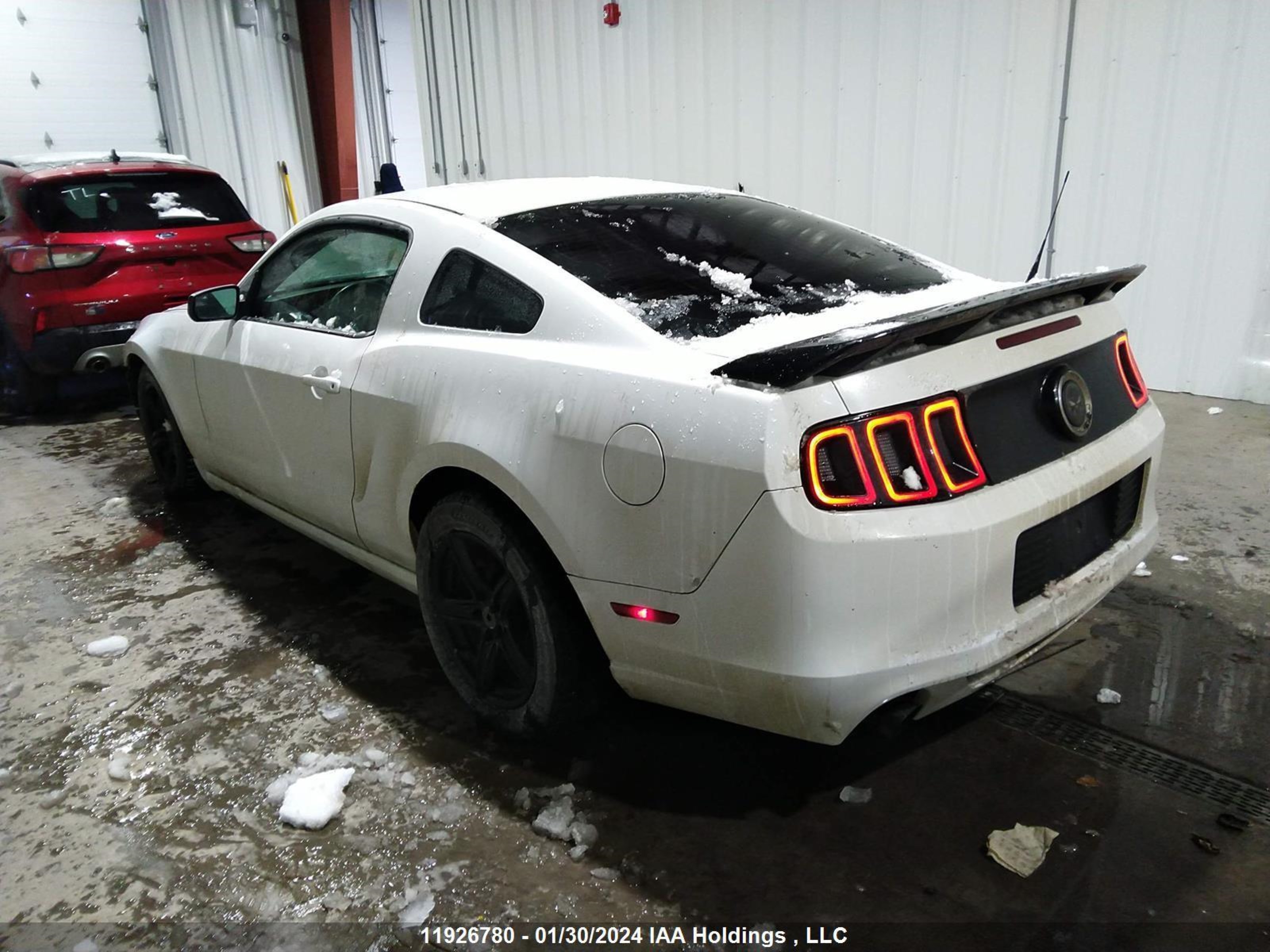 Photo 2 VIN: 1ZVBP8AM8E5302924 - FORD MUSTANG 