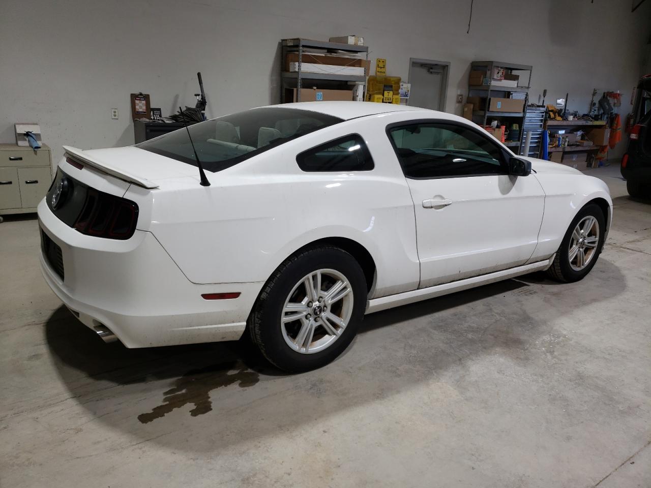 Photo 2 VIN: 1ZVBP8AM9D5270872 - FORD MUSTANG 