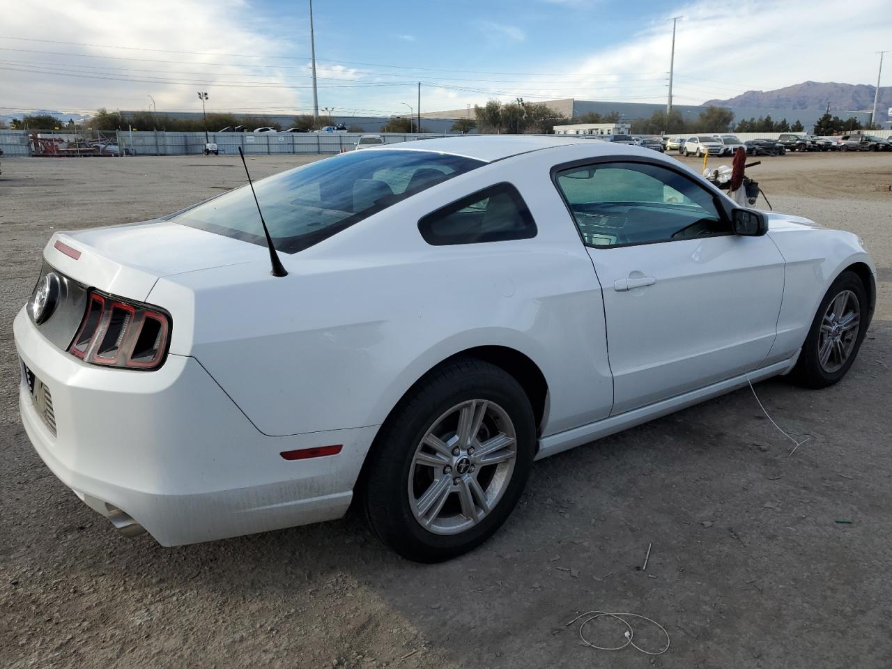 Photo 2 VIN: 1ZVBP8AM9E5242684 - FORD MUSTANG 