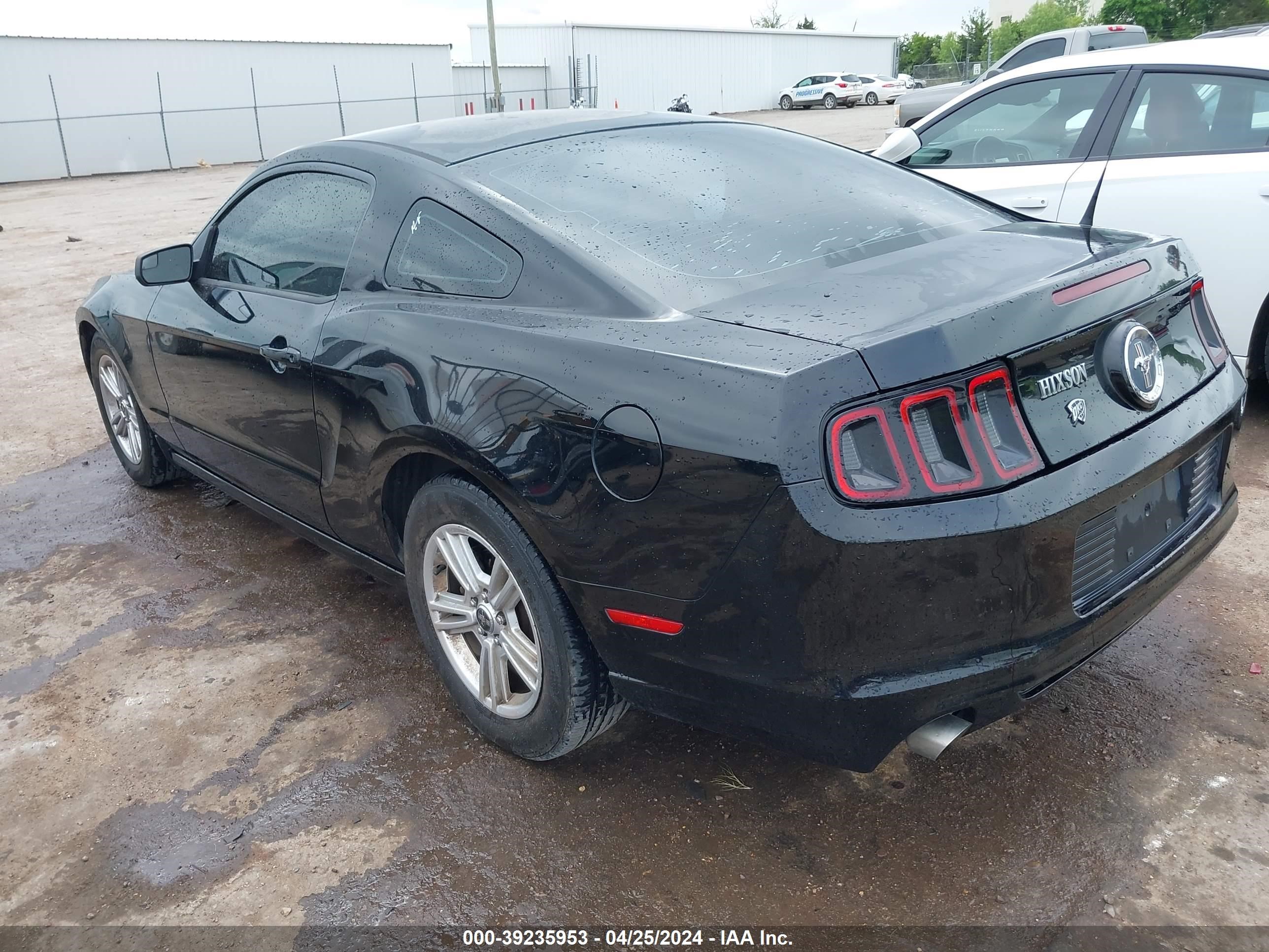 Photo 2 VIN: 1ZVBP8AMXE5330546 - FORD MUSTANG 