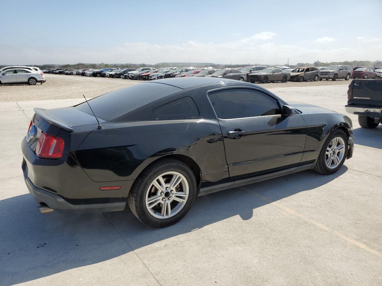 Photo 2 VIN: 1ZVBP8AN2A5100728 - FORD MUSTANG 