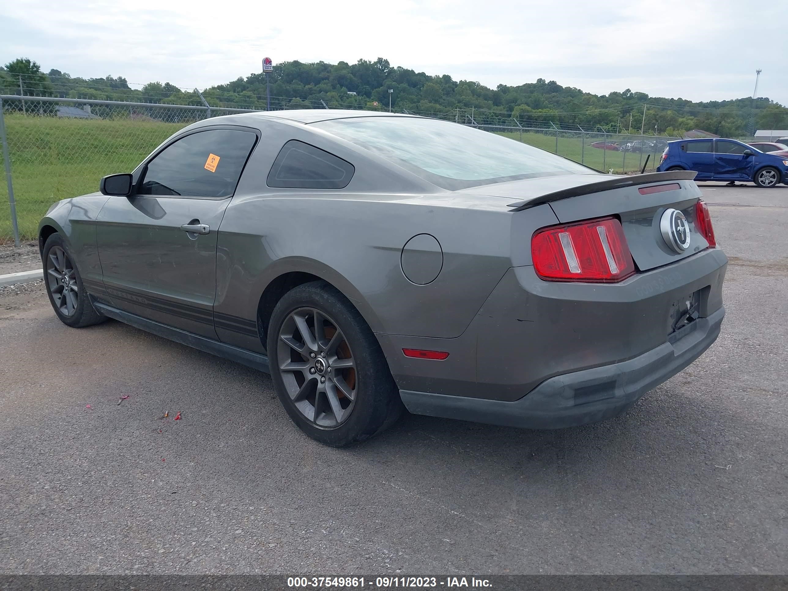 Photo 2 VIN: 1ZVBP8AN4A5137652 - FORD MUSTANG 