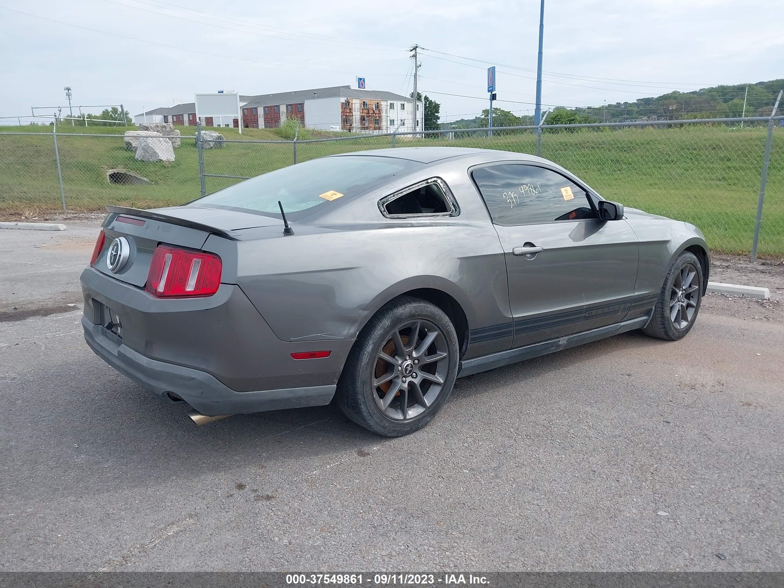 Photo 3 VIN: 1ZVBP8AN4A5137652 - FORD MUSTANG 