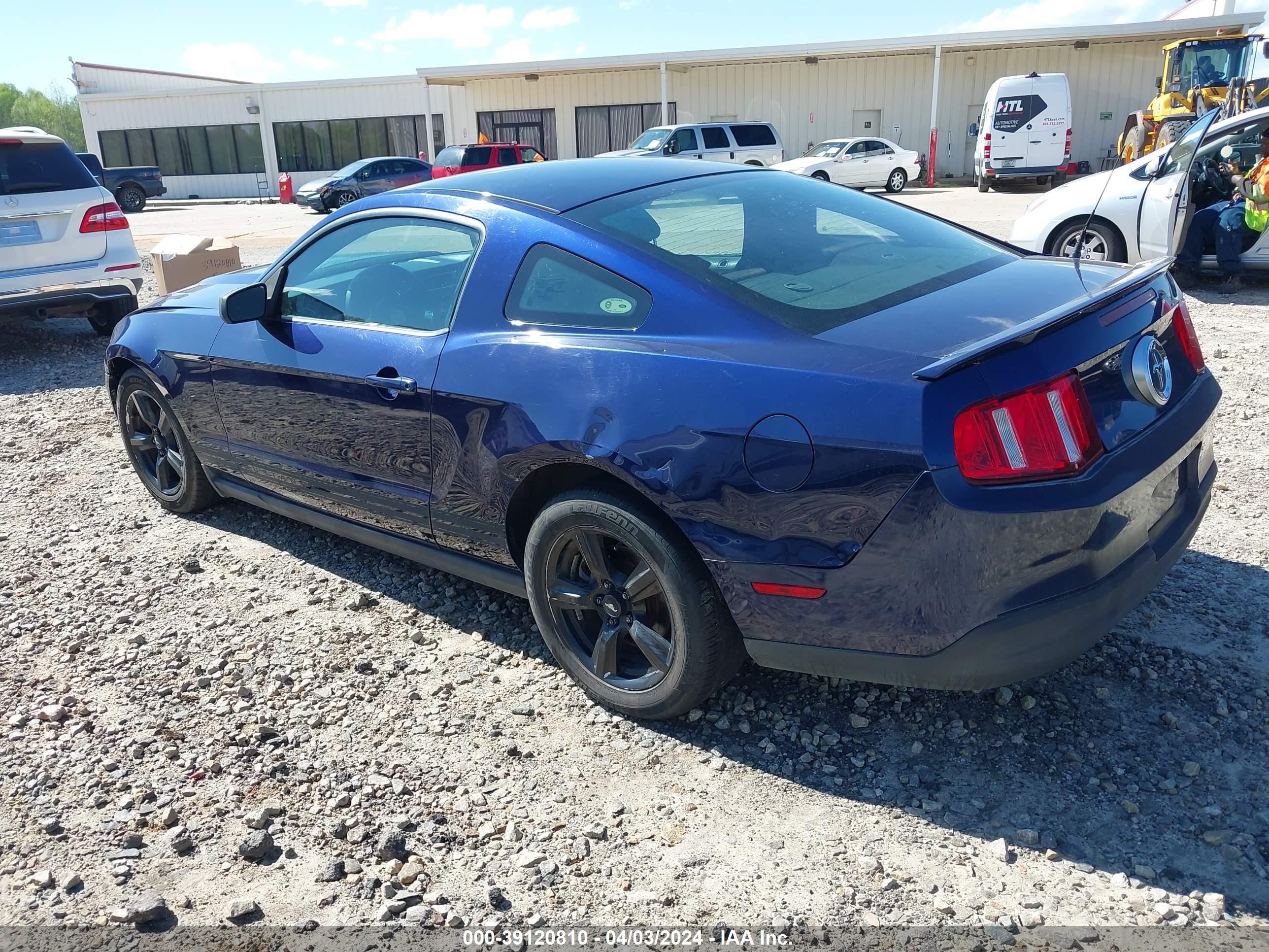 Photo 2 VIN: 1ZVBP8AN9A5164345 - FORD MUSTANG 