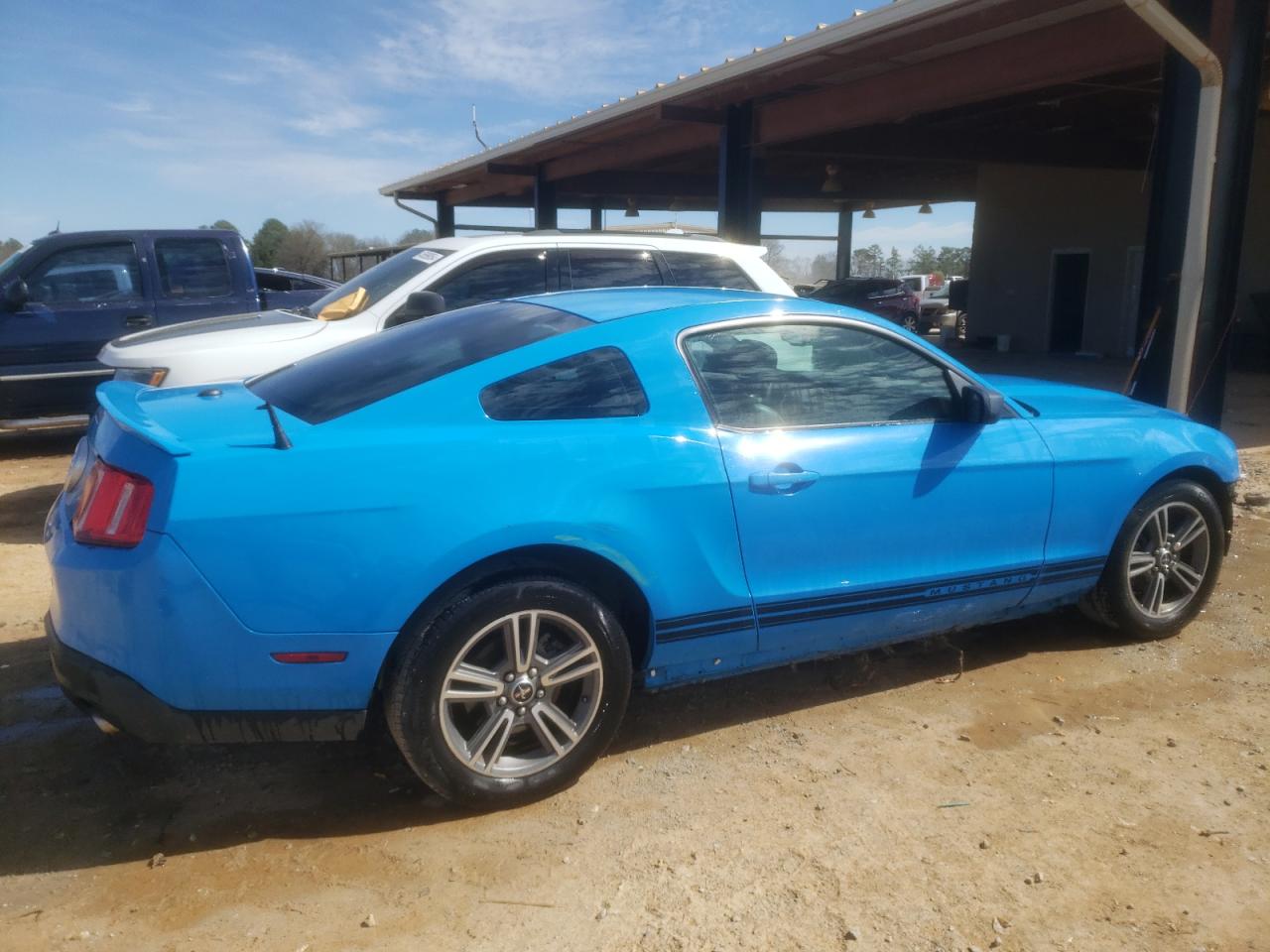 Photo 2 VIN: 1ZVBP8AN9A5173613 - FORD MUSTANG 