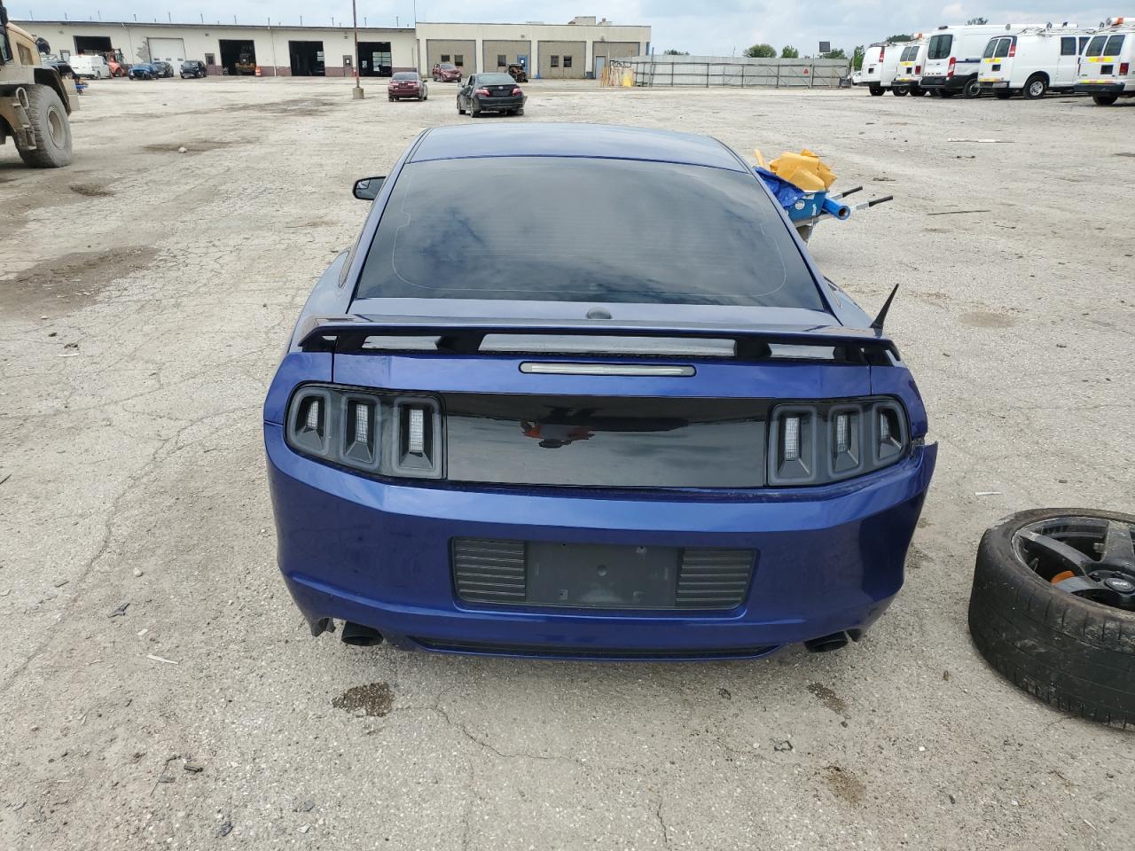 Photo 5 VIN: 1ZVBP8CF0D5266403 - FORD MUSTANG 