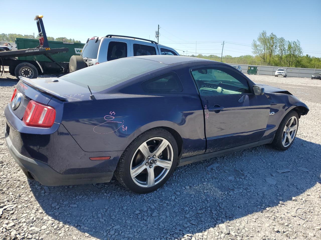 Photo 2 VIN: 1ZVBP8CF2B5143473 - FORD MUSTANG 