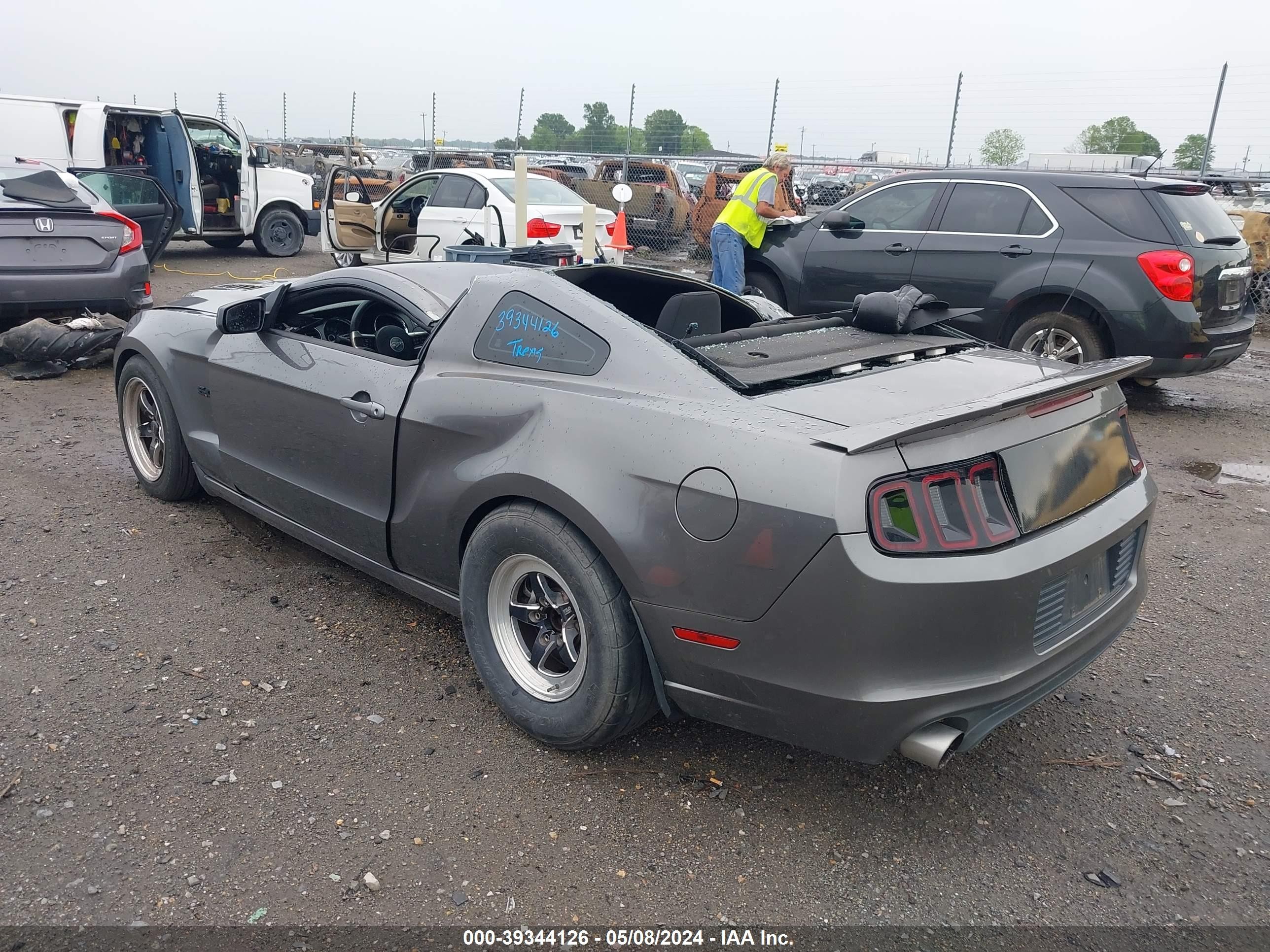 Photo 2 VIN: 1ZVBP8CF8E5221579 - FORD MUSTANG 