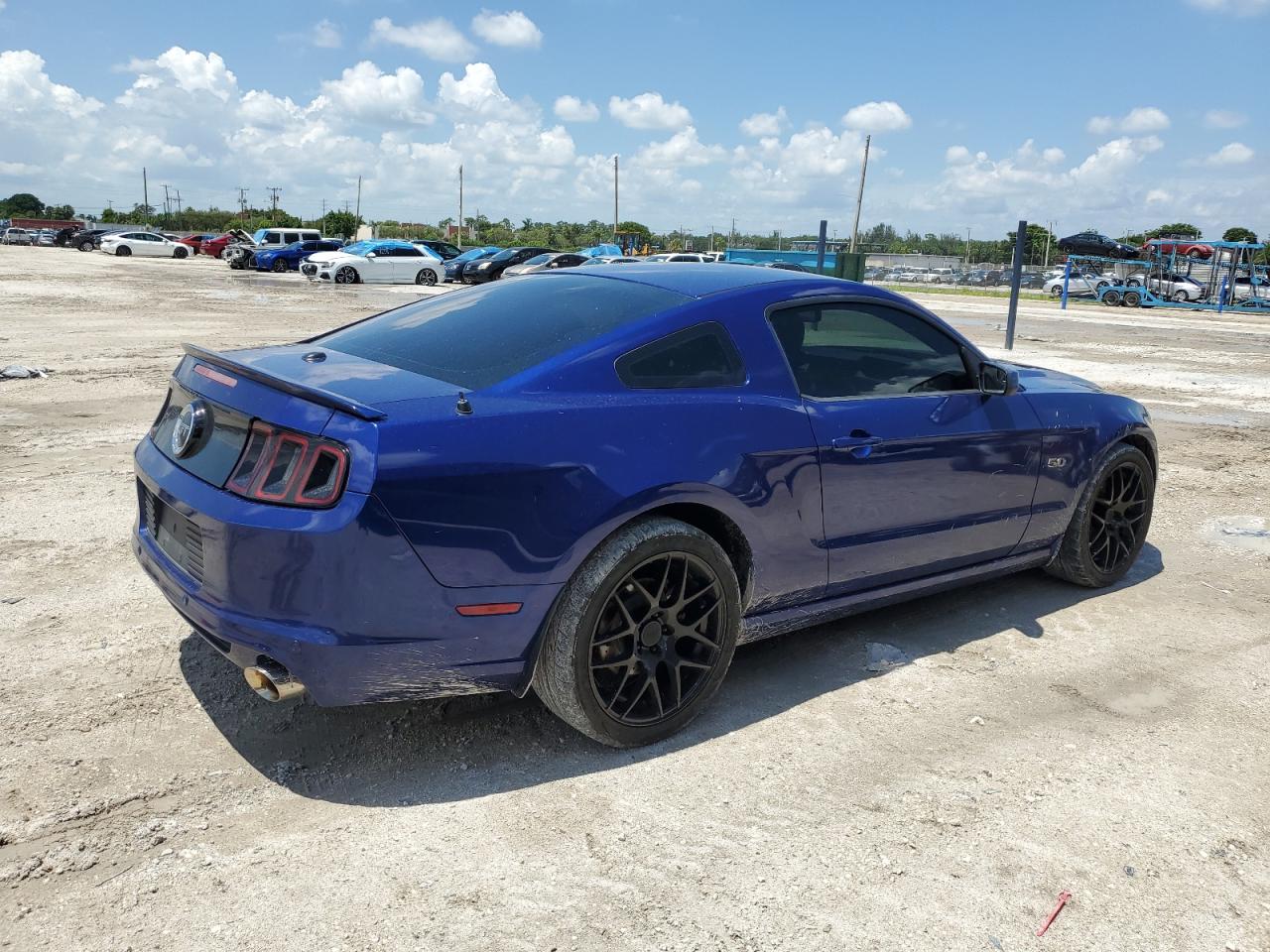 Photo 2 VIN: 1ZVBP8CF8E5324713 - FORD MUSTANG 