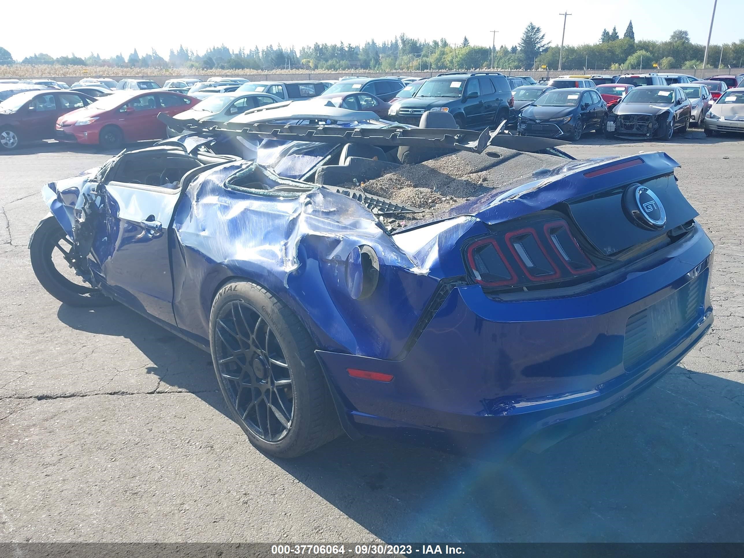 Photo 2 VIN: 1ZVBP8CFXE5304415 - FORD MUSTANG 