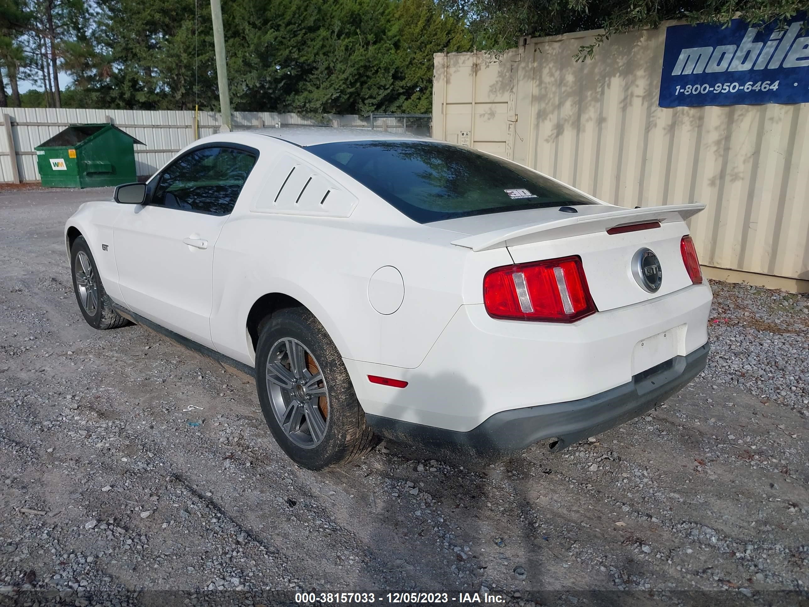 Photo 2 VIN: 1ZVBP8CH0A5149045 - FORD MUSTANG 